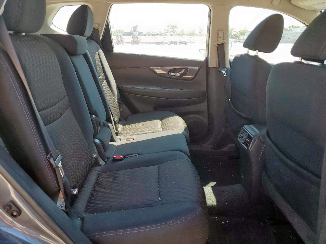 2017 Nissan Rogue S VIN: 5N1AT2MT2HC847085 Lot: 82228765