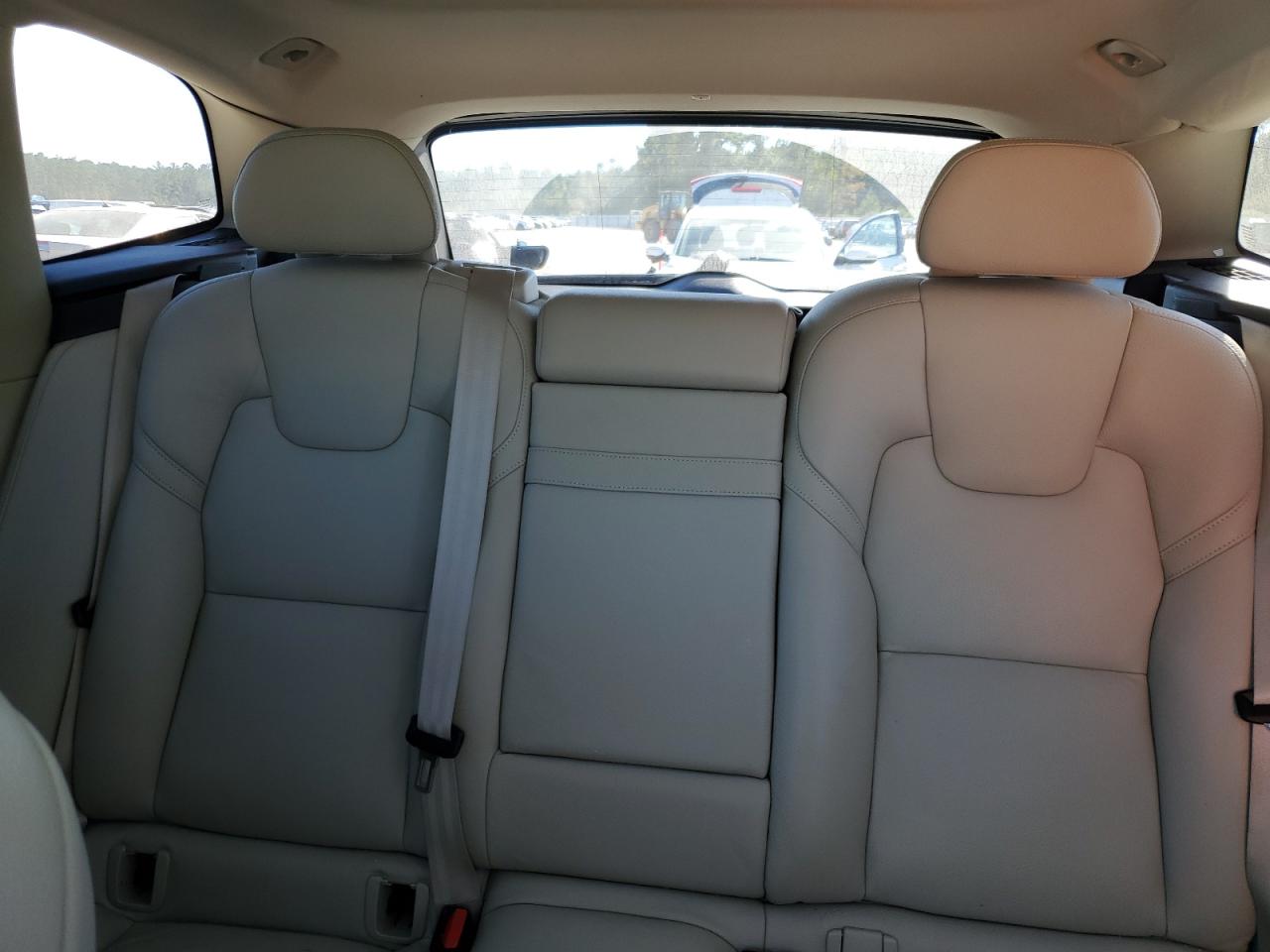 2019 Volvo Xc60 T5 Momentum VIN: LYV102DK7KB225081 Lot: 87036005