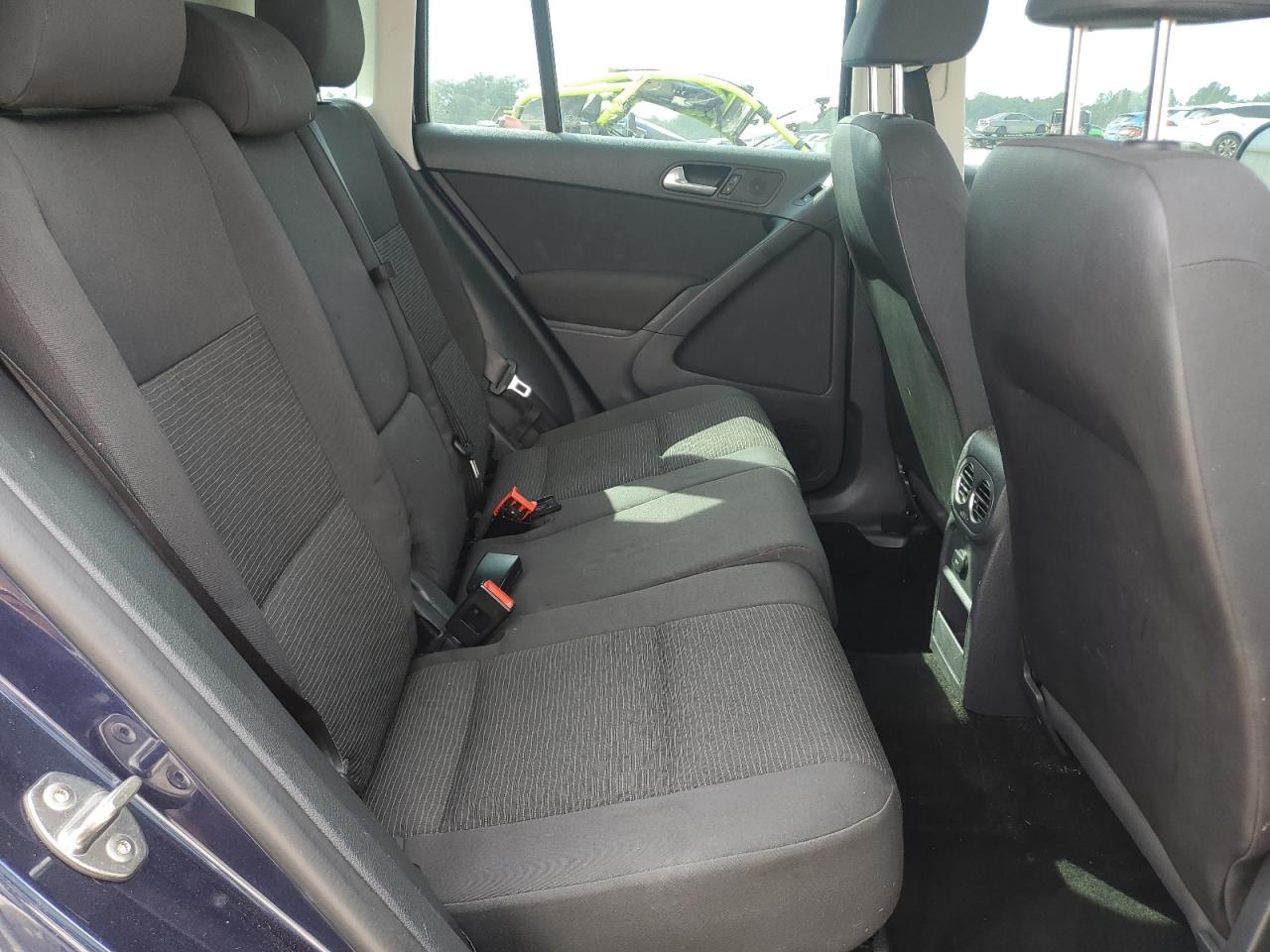 2015 Volkswagen Tiguan S VIN: WVGBV7AX2FW588421 Lot: 85108915