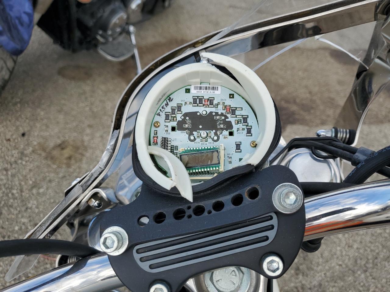 2001 Harley-Davidson Xl883 Hugger VIN: 1HD4CEM181K118035 Lot: 84420135