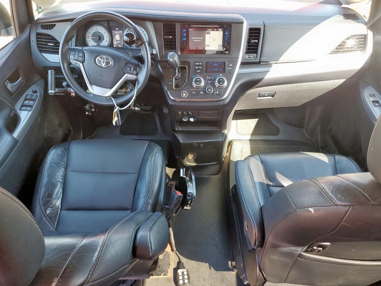 2017 Toyota Sienna Se VIN: 5TDXZ3DCXHS881678 Lot: 82274875