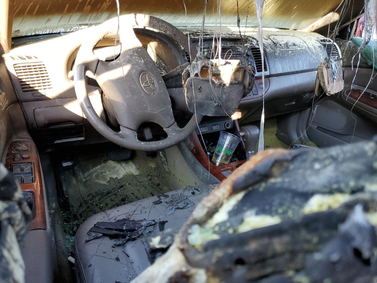 2004 Toyota Camry Le VIN: 4T1BF30K04U080419 Lot: 85949225