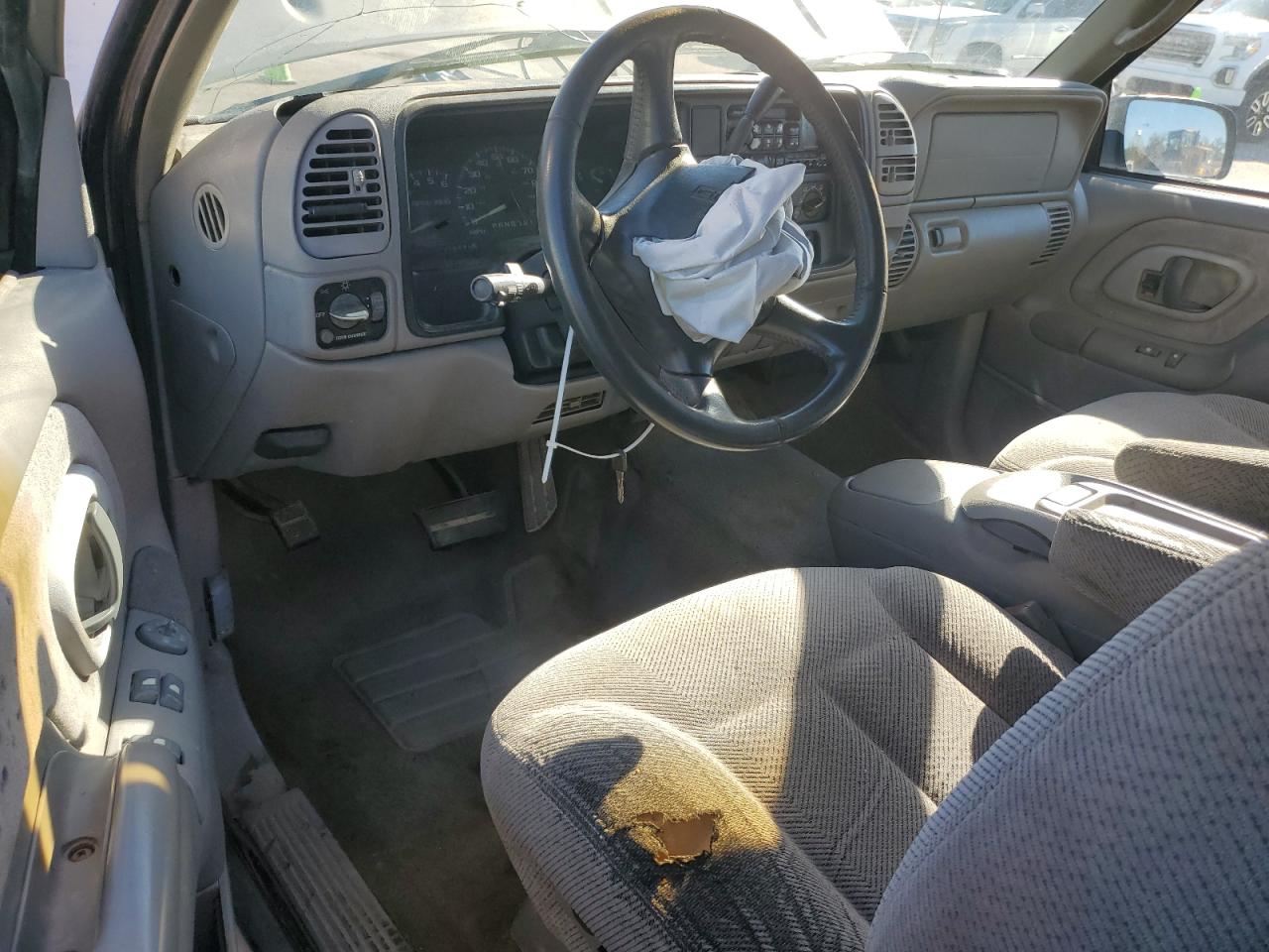 1998 GMC Sierra K1500 VIN: 2GTEK19R9W1561723 Lot: 87473095