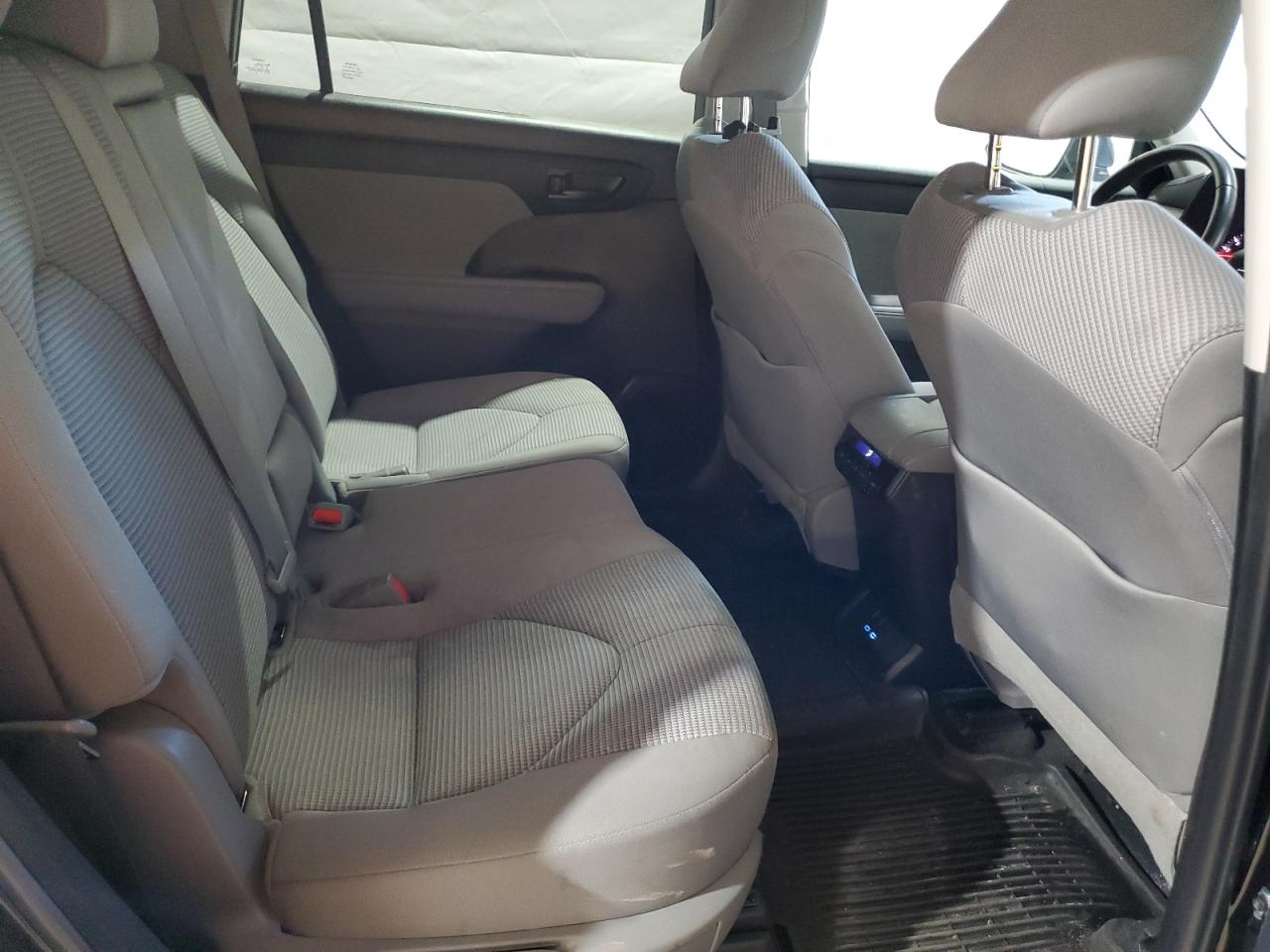 2022 Toyota Highlander L VIN: 5TDBZRBH6NS222469 Lot: 82107535