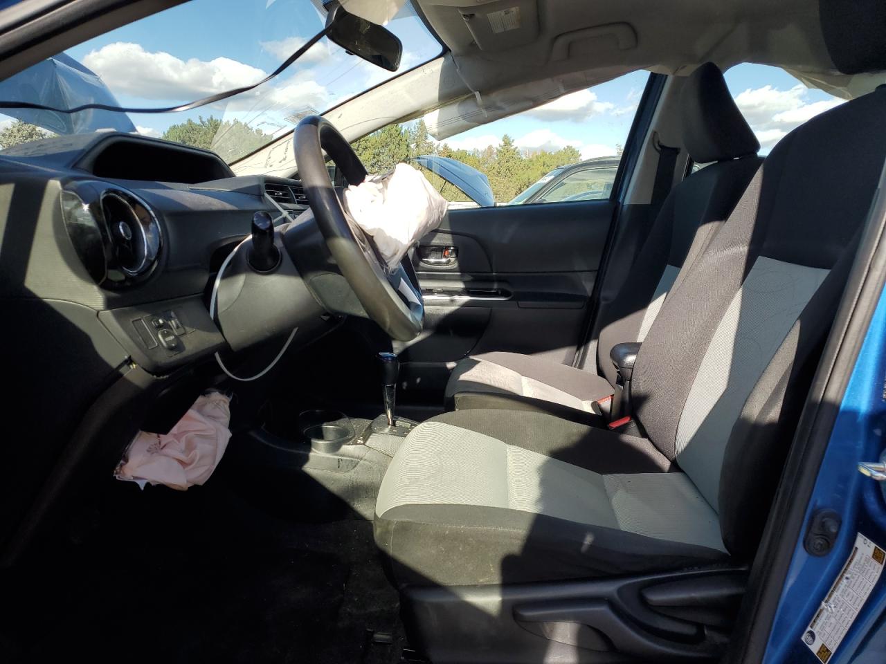 2015 Toyota Prius C VIN: JTDKDTB3XF1577630 Lot: 89702925