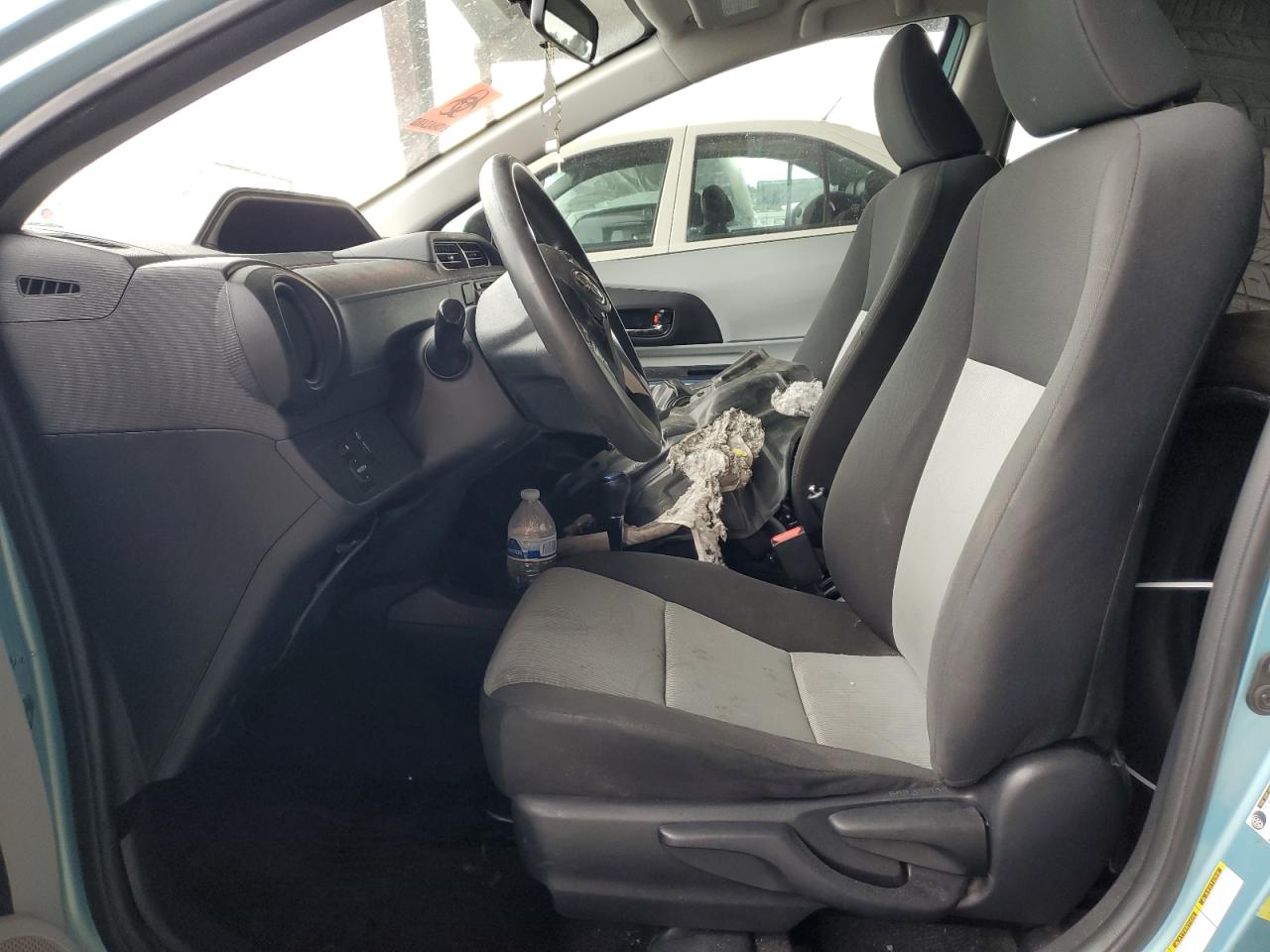 2013 Toyota Prius C VIN: JTDKDTB33D1038747 Lot: 82324805