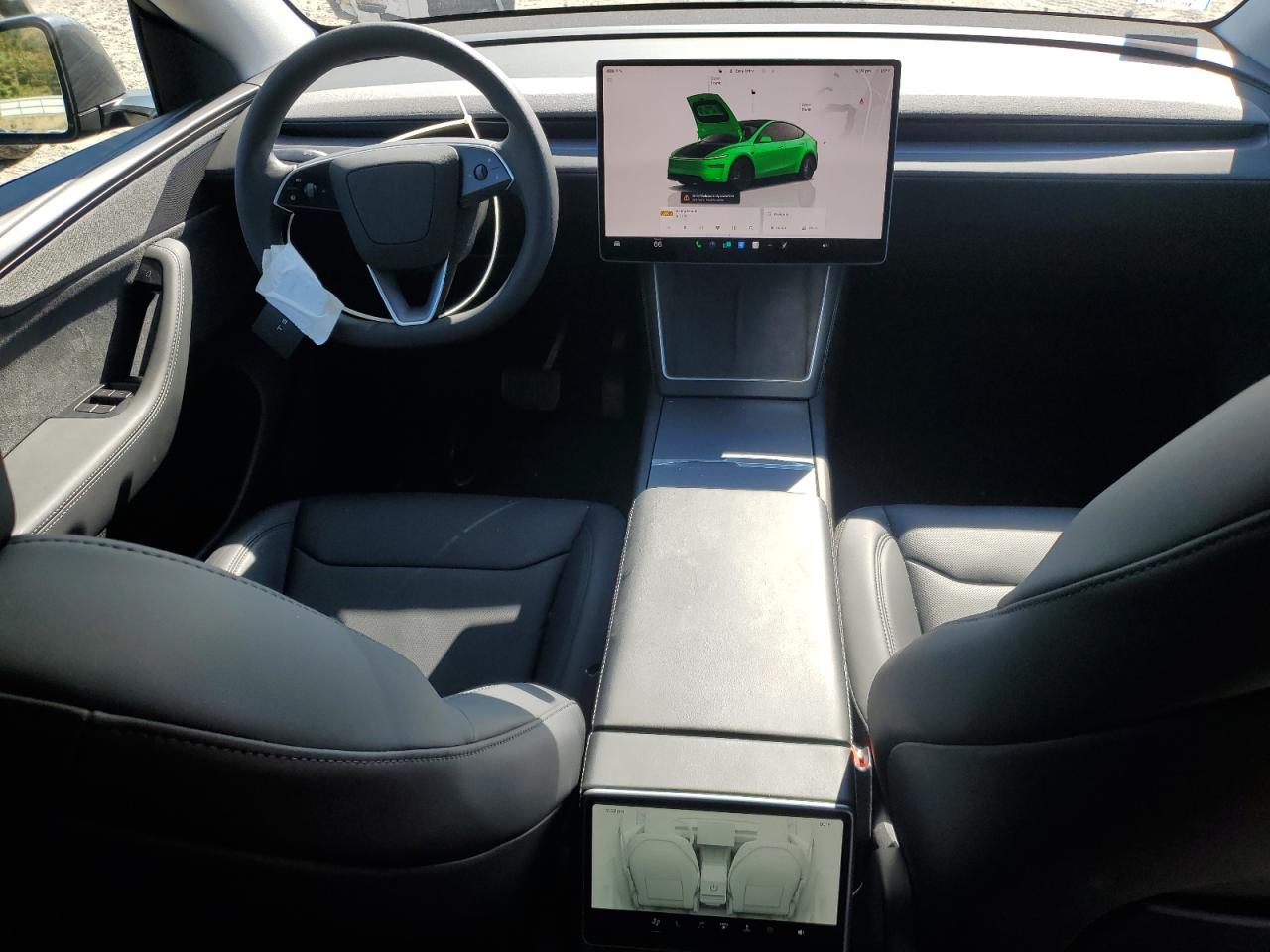 2026 Tesla Model Y VIN: 7SAYGDEE1TA390803 Lot: 85320575