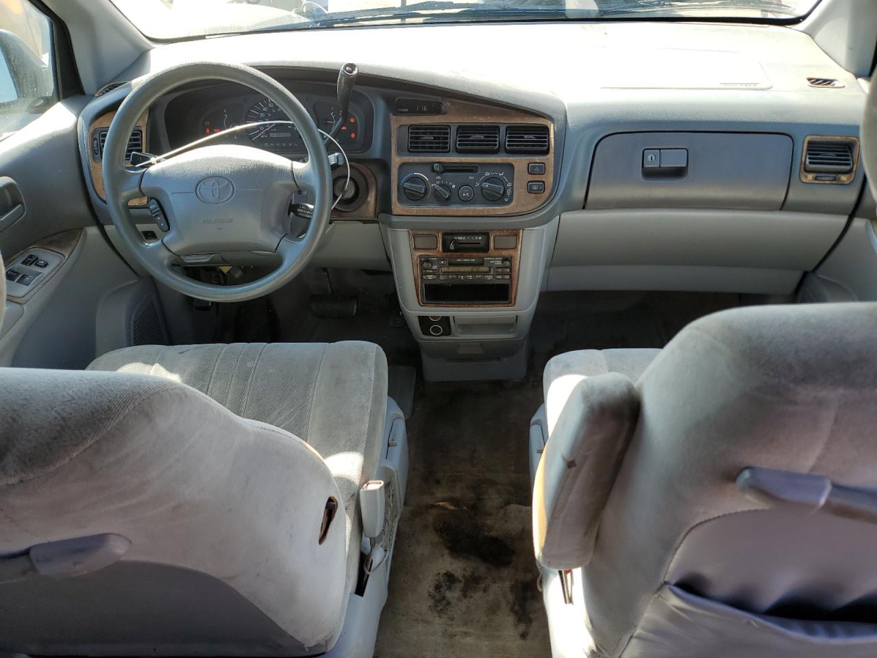 1999 Toyota Sienna VIN: 4T3ZF19C0XU130858 Lot: 82680385