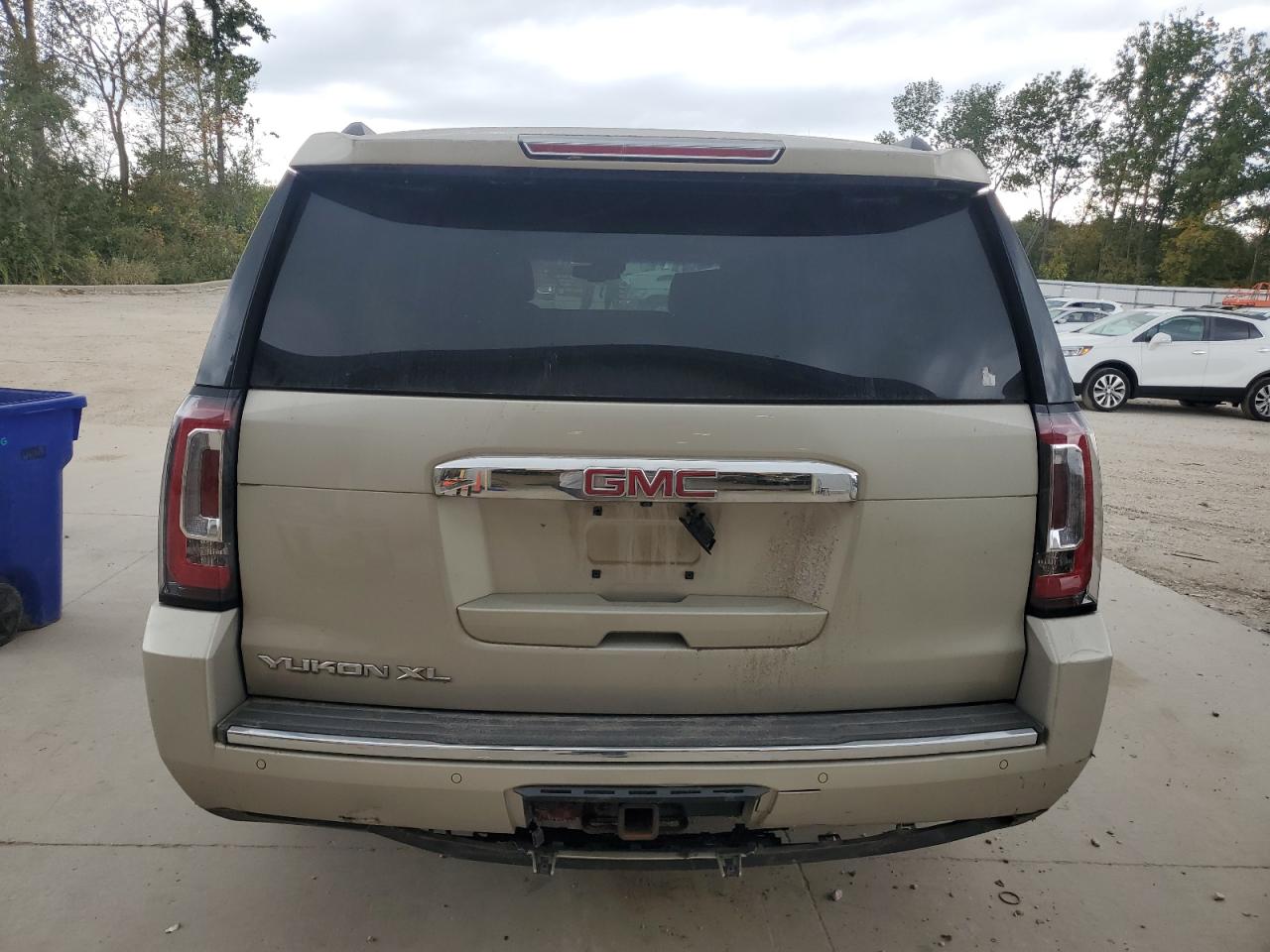 2017 GMC Yukon Xl Denali VIN: 1GKS2HKJ7HR164784 Lot: 84255585