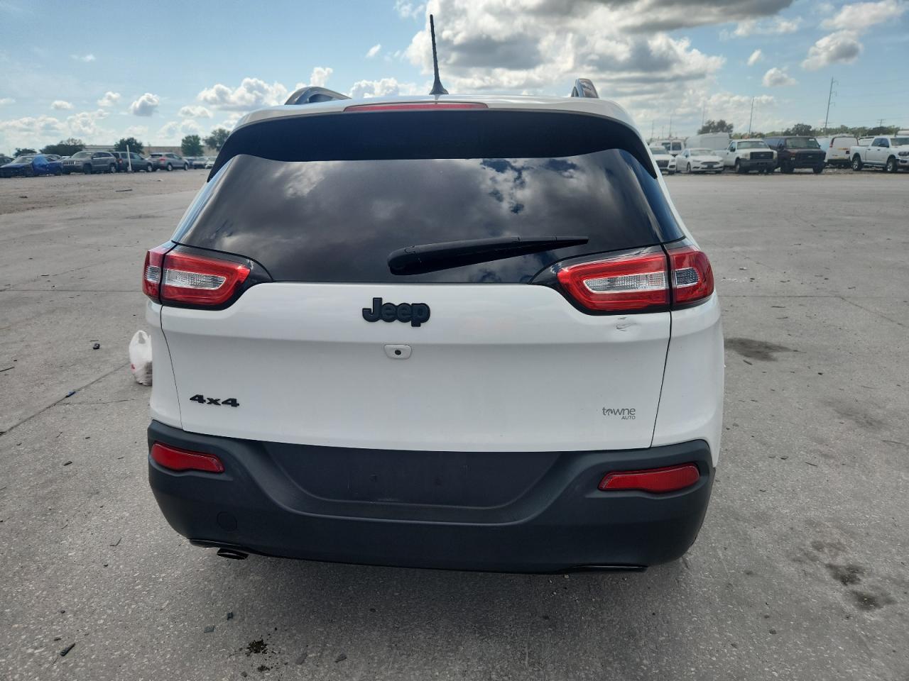 2016 Jeep Cherokee Latitude VIN: 1C4PJMCB9GW226092 Lot: 85580475