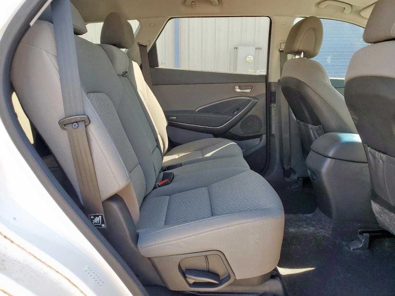 2017 Hyundai Santa Fe Se VIN: KM8SM4HF2HU228966 Lot: 85579095