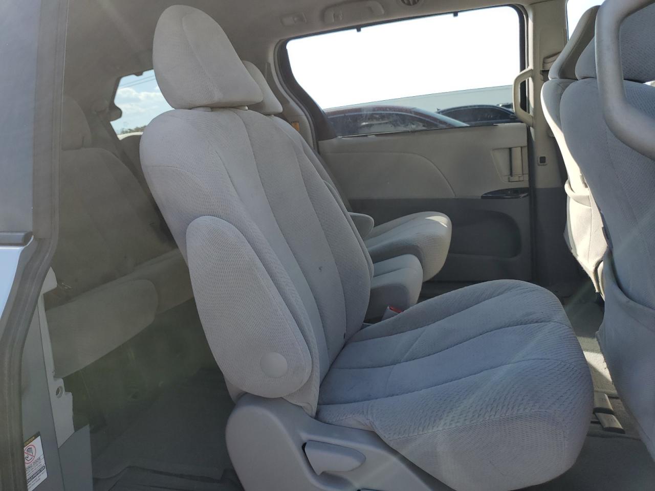 2011 Toyota Sienna Le VIN: 5TDKK3DC2BS049127 Lot: 85179415