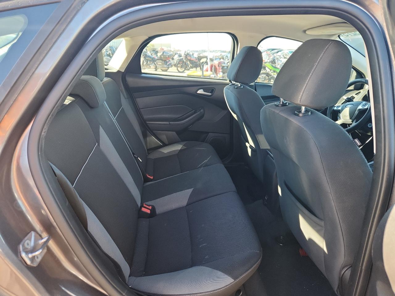 2014 Ford Focus Se VIN: 1FADP3K20EL323621 Lot: 84585275