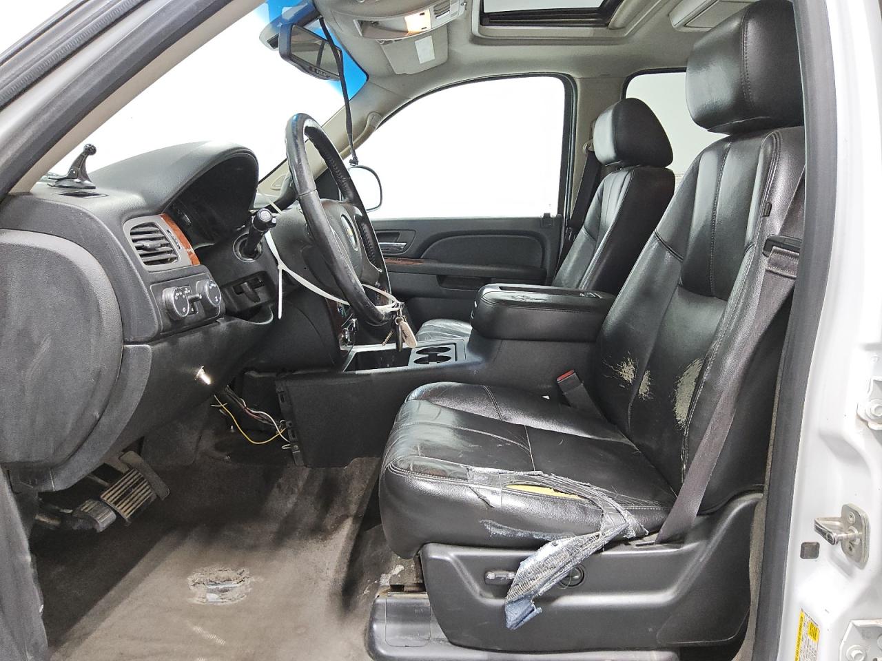 2014 Chevrolet Suburban K1500 Lt VIN: 1GNSKJE73ER228258 Lot: 85601405