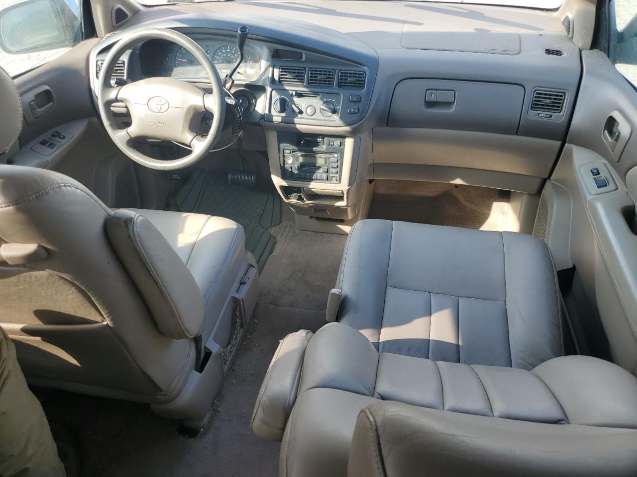 1998 Toyota Sienna Le VIN: 4T3ZF13C4WU022007 Lot: 90385095