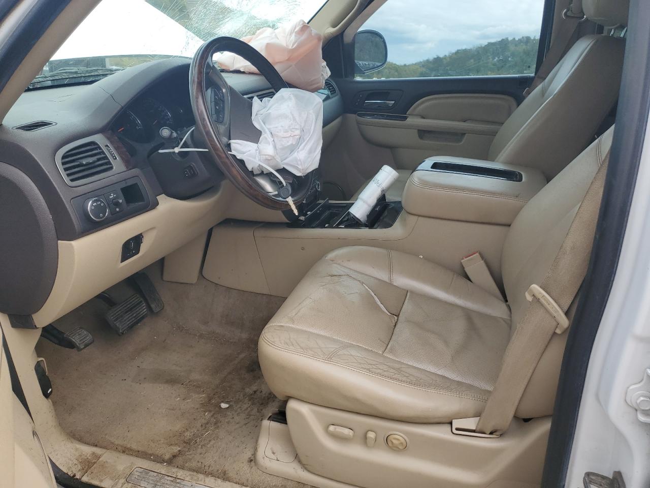 2011 GMC Yukon Xl Denali VIN: 1GKS2MEF3BR318754 Lot: 86140545