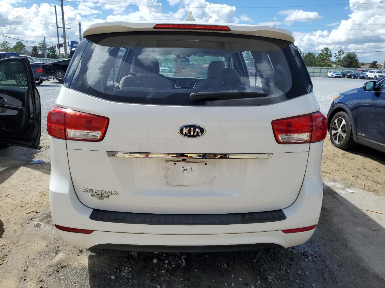 2017 Kia Sedona L VIN: KNDMA5C18H6304492 Lot: 85680795