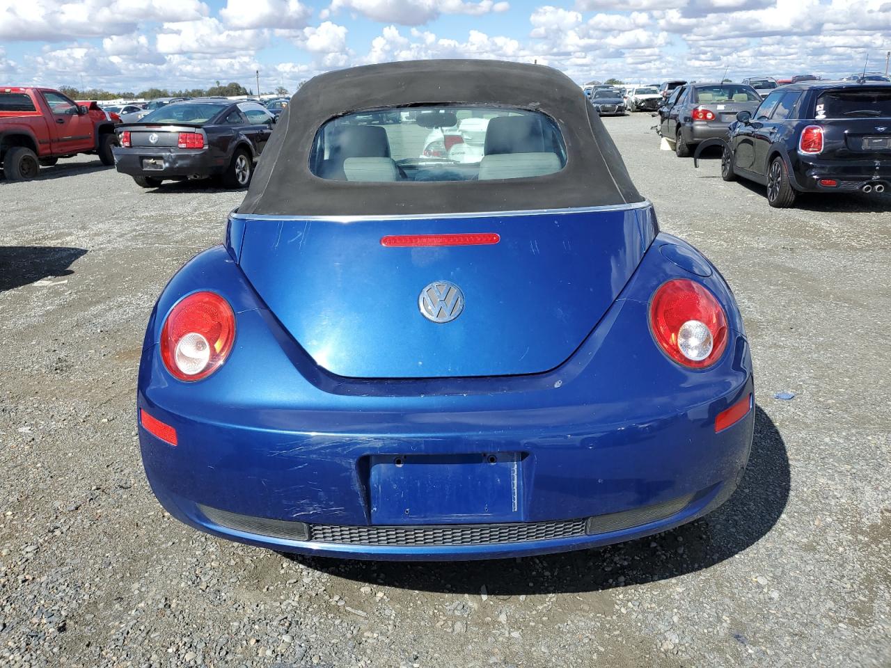 2007 Volkswagen New Beetle Convertible Option Package 1 VIN: 3VWRG31Y17M401814 Lot: 84459595