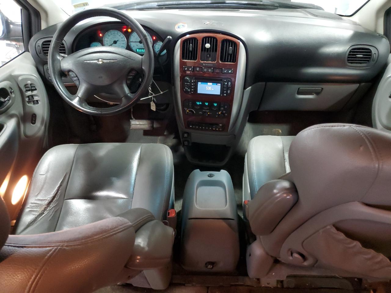 2005 Chrysler Town & Country Limited VIN: 2C8GP64L35R470696 Lot: 82234265