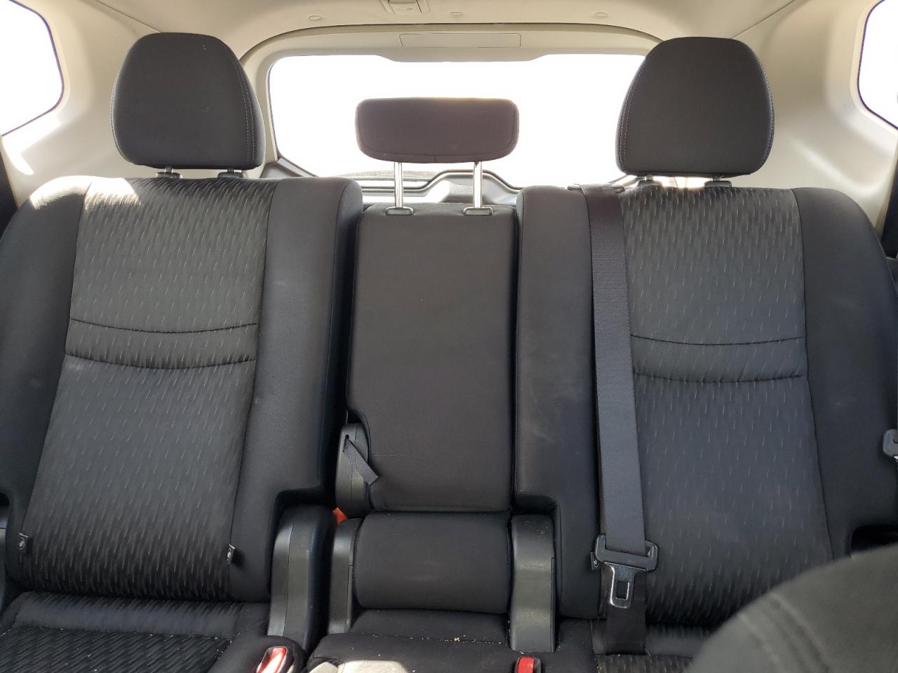 2018 Nissan Rogue S VIN: JN8AT2MT8JW461574 Lot: 82204565