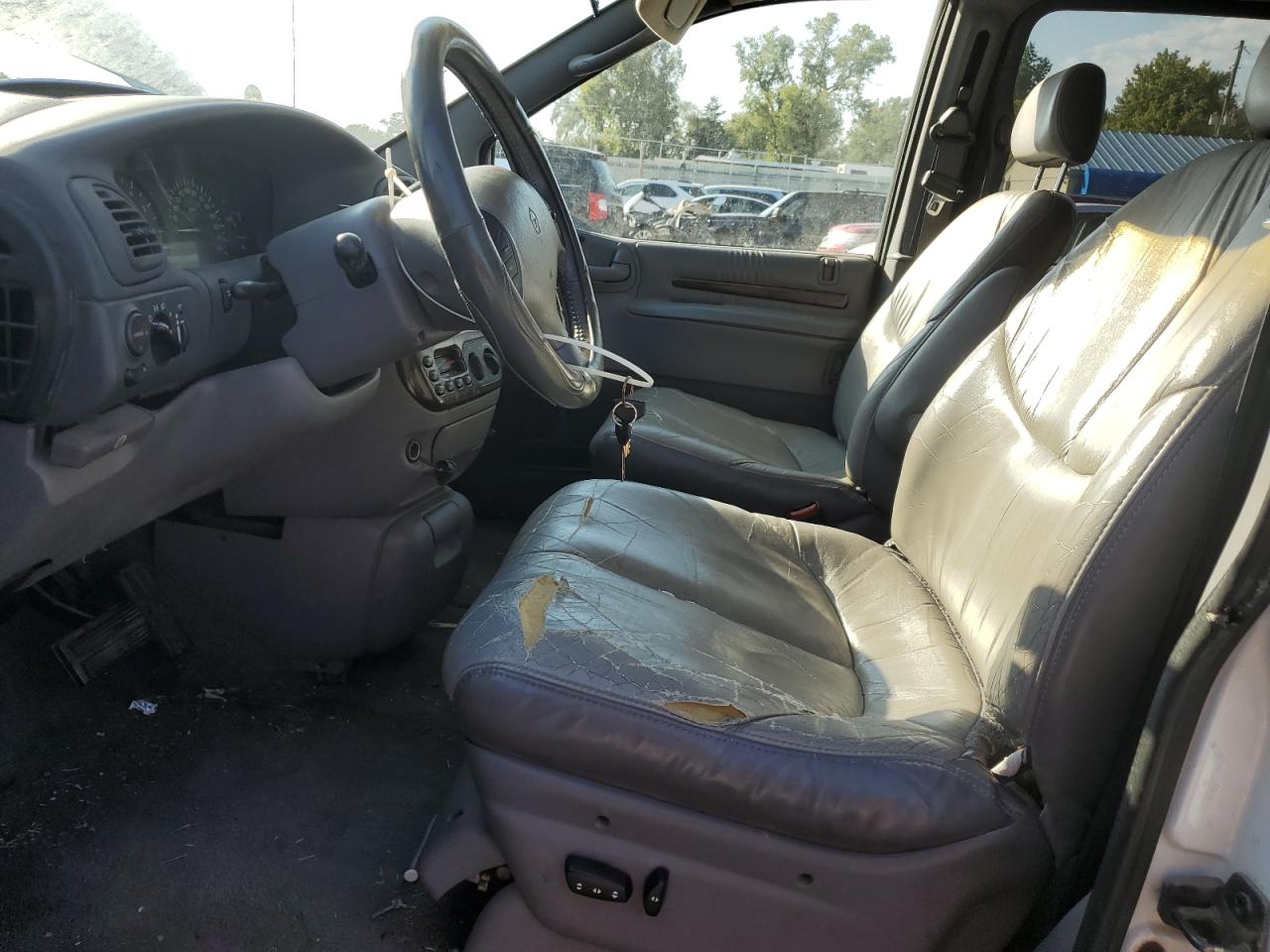 1998 Chrysler Town & Country Lxi VIN: 1C4GP64LXWB594126 Lot: 85910555