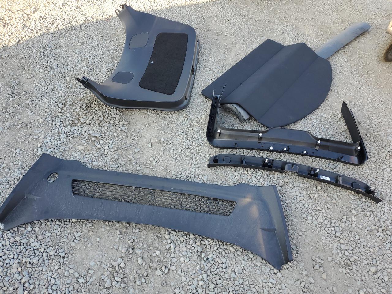 2024 Tesla Model Y VIN: 7SAYGDEFXRF124913 Lot: 89855825