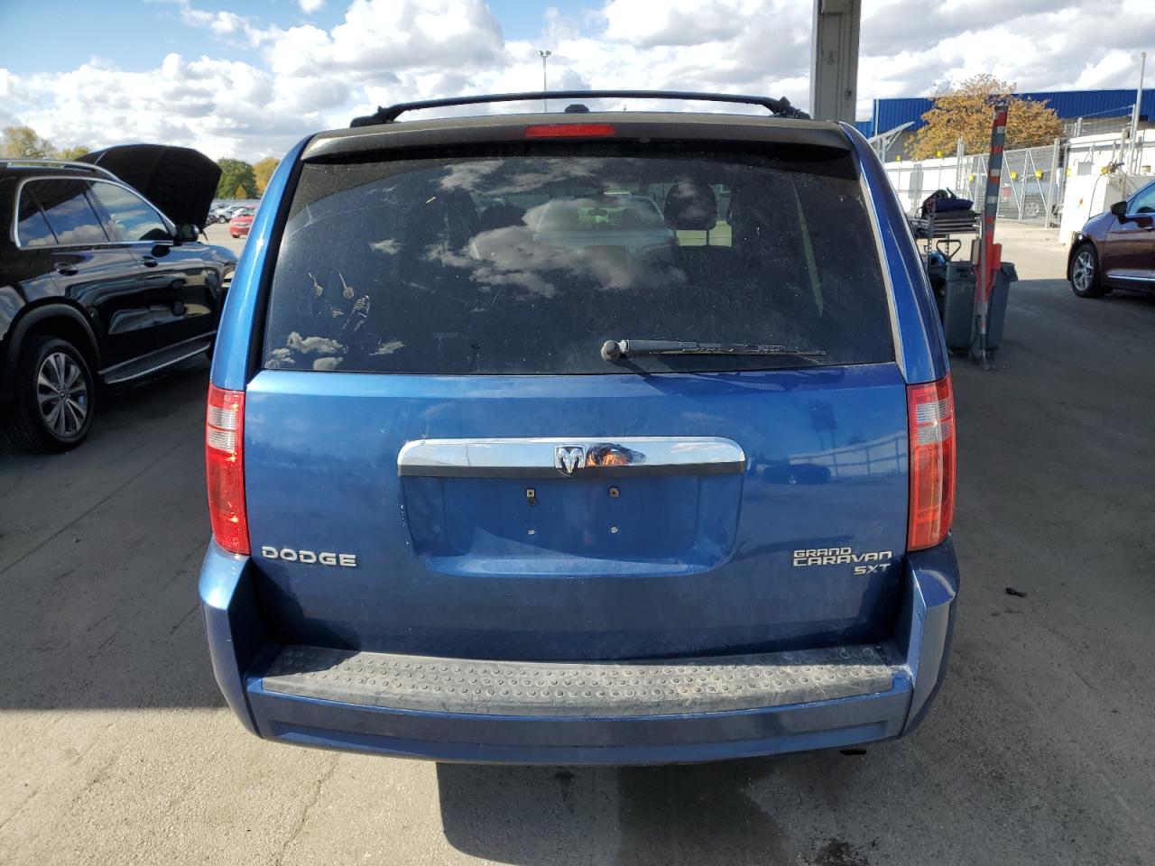 2010 Dodge Grand Caravan Sxt VIN: 2D4RN5D14AR461611 Lot: 87378785