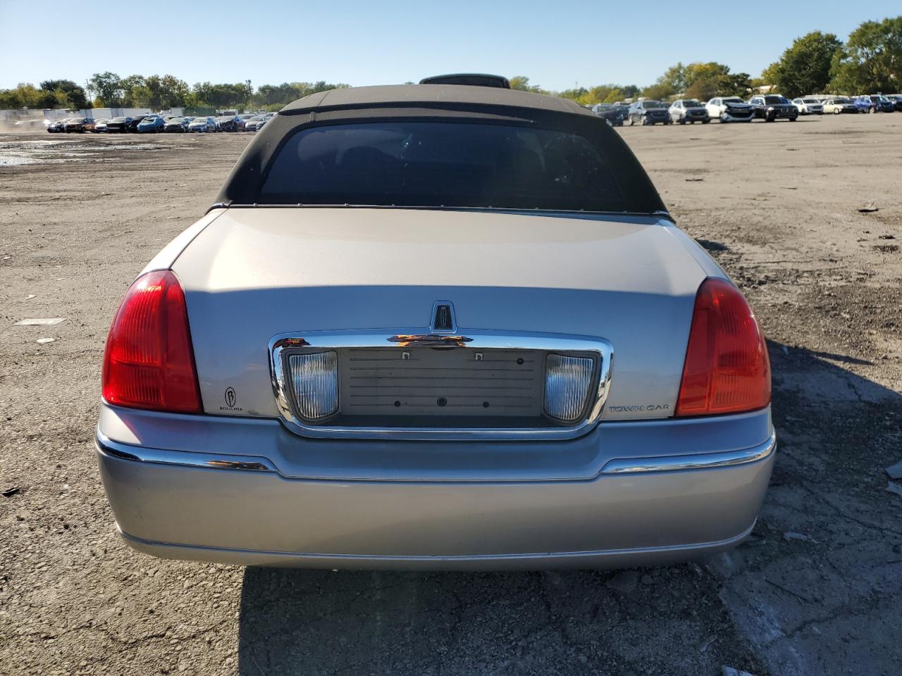 2008 Lincoln Town Car Signature Limited VIN: 2LNHM82VX8X646878 Lot: 85833675