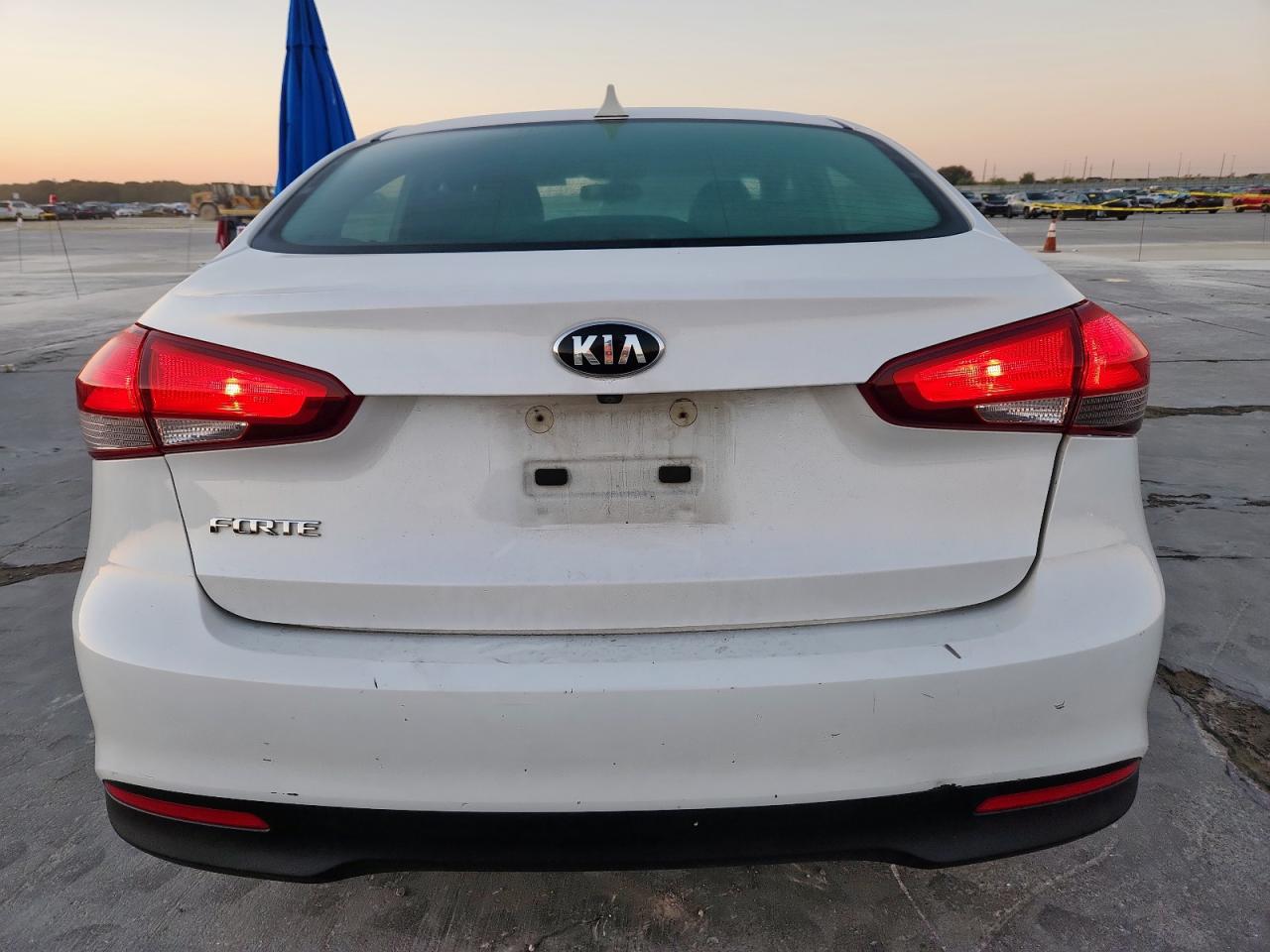 2017 Kia Forte Lx VIN: 3KPFL4A74HE148398 Lot: 84884935