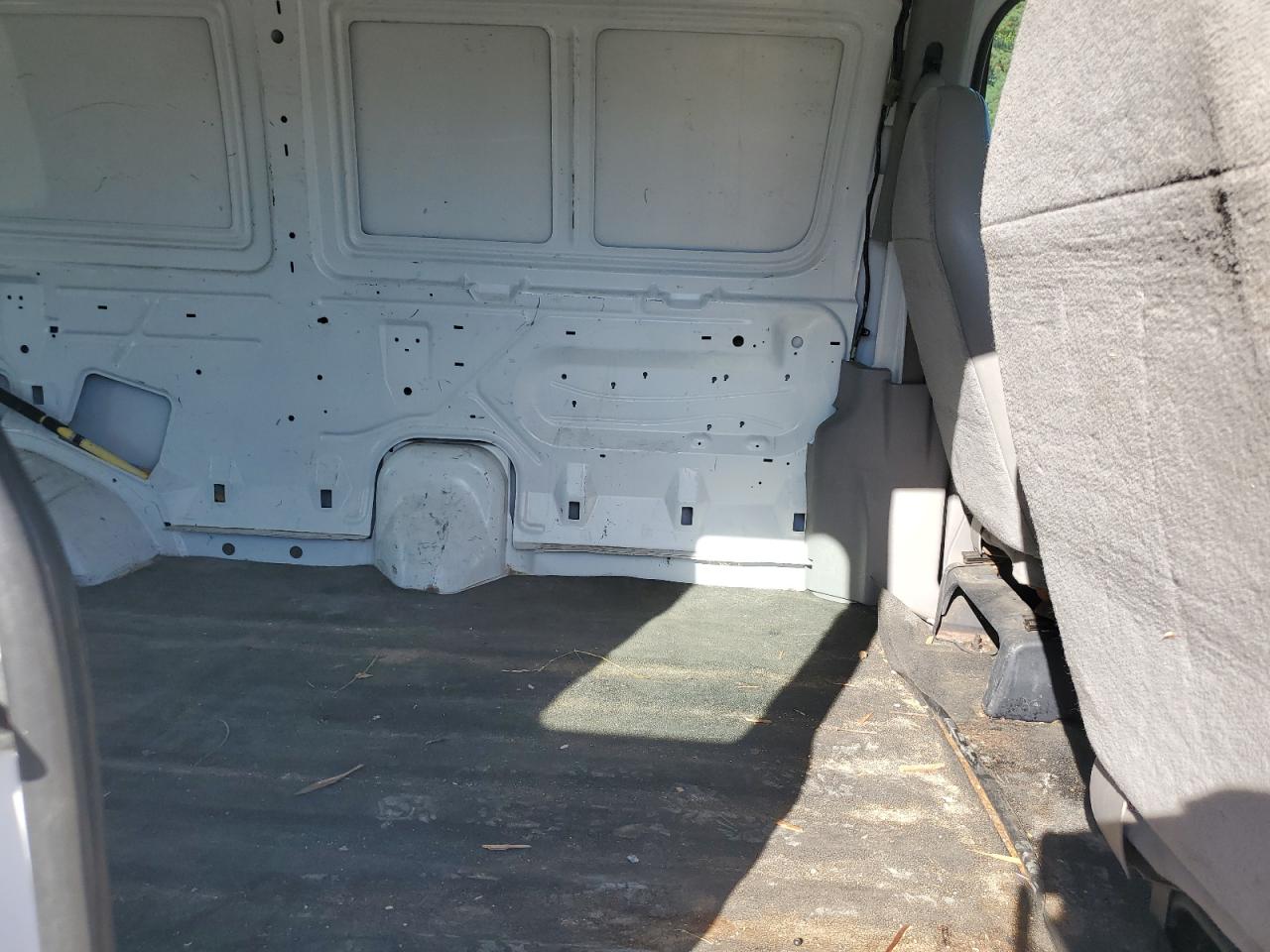 2000 Ford Econoline E150 Van VIN: 1FTRE1427YHB39257 Lot: 85663285