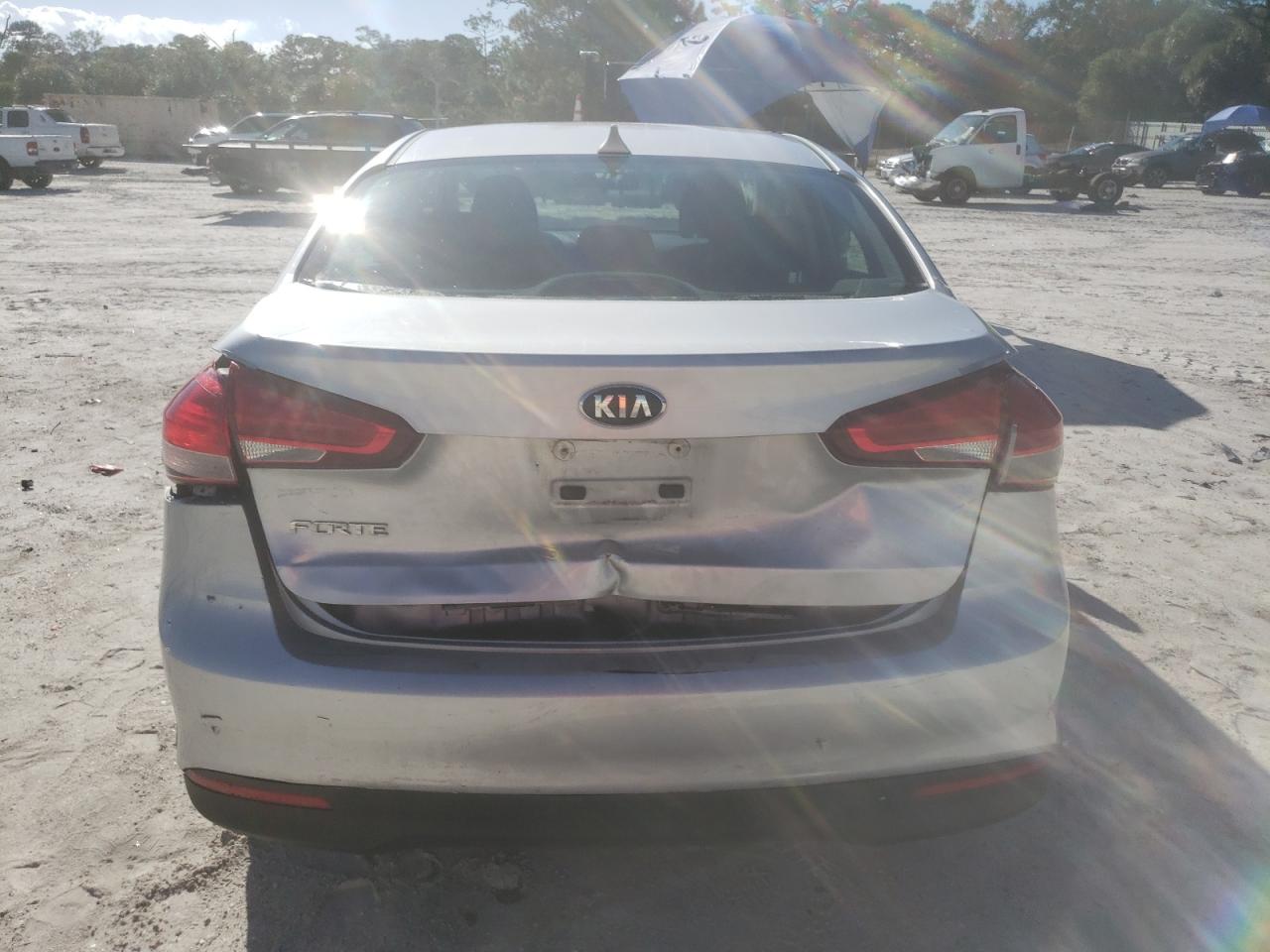 2017 Kia Forte Lx VIN: 3KPFK4A77HE110814 Lot: 82413485