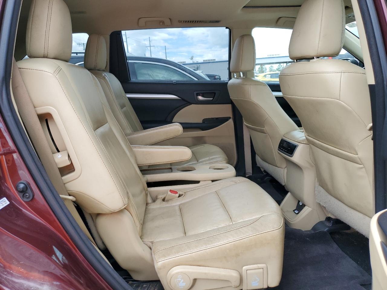 2015 Toyota Highlander Xle VIN: 5TDKKRFH8FS057833 Lot: 85697875