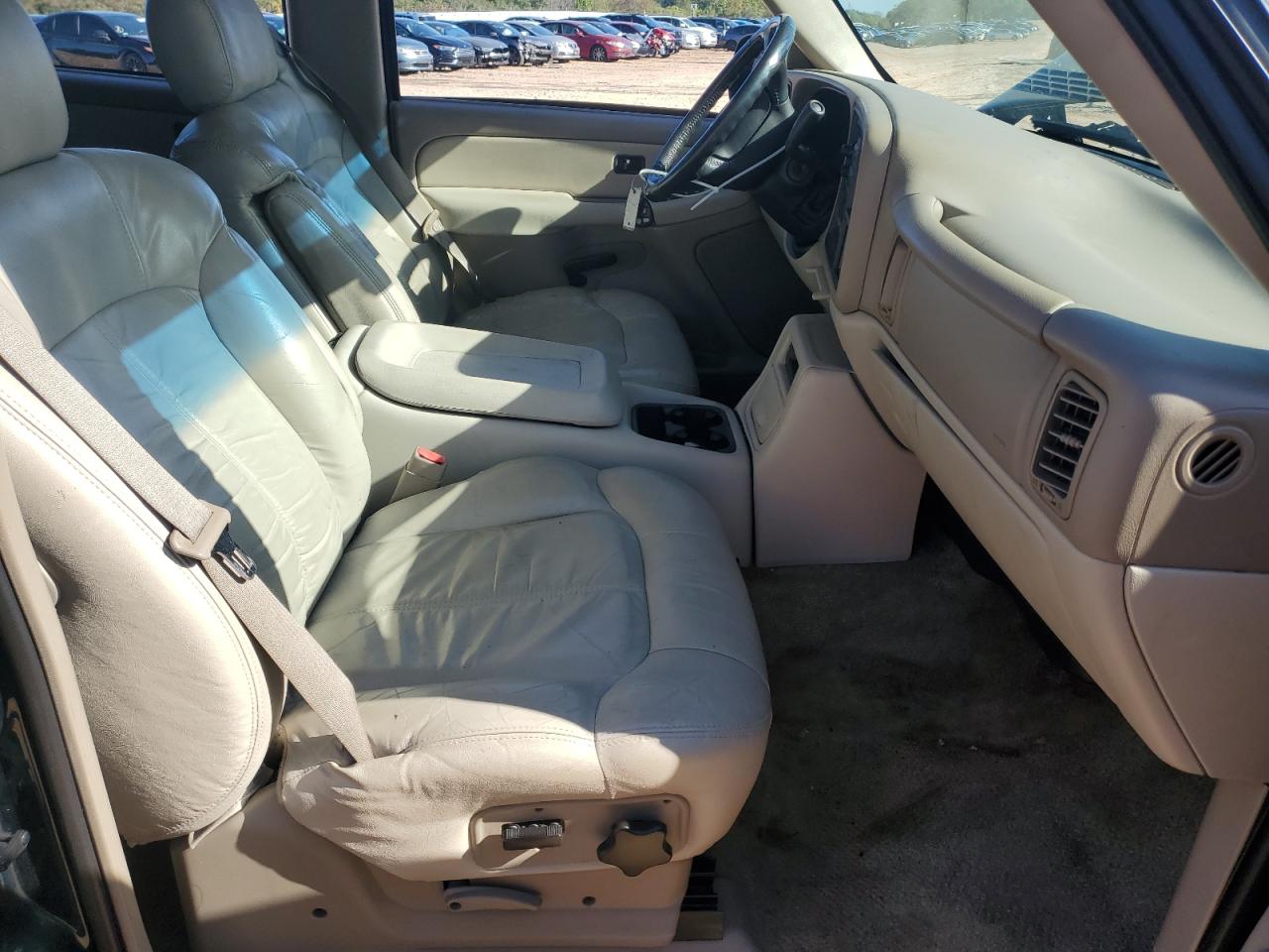 2002 Chevrolet Suburban C1500 VIN: 1GNEC16Z72J312376 Lot: 81960775