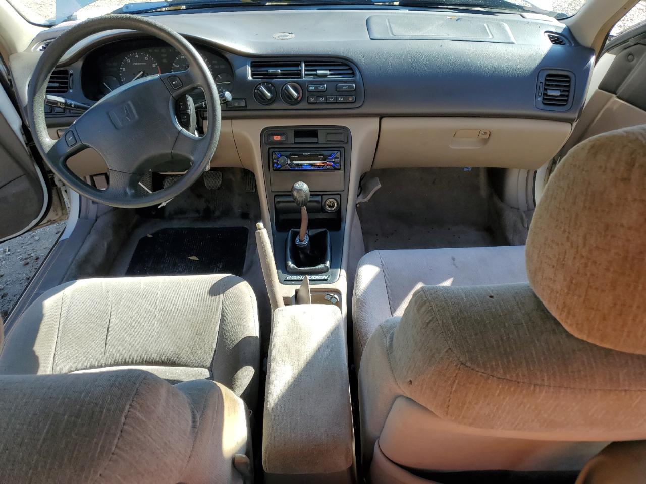 1996 Honda Accord Ex VIN: 1HGCD7153TA010901 Lot: 90700285