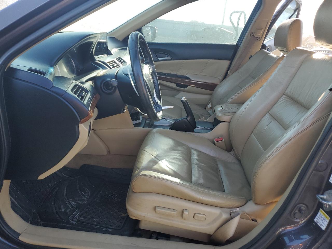 2011 Honda Accord Exl VIN: 1HGCP2F81BA033637 Lot: 82671275