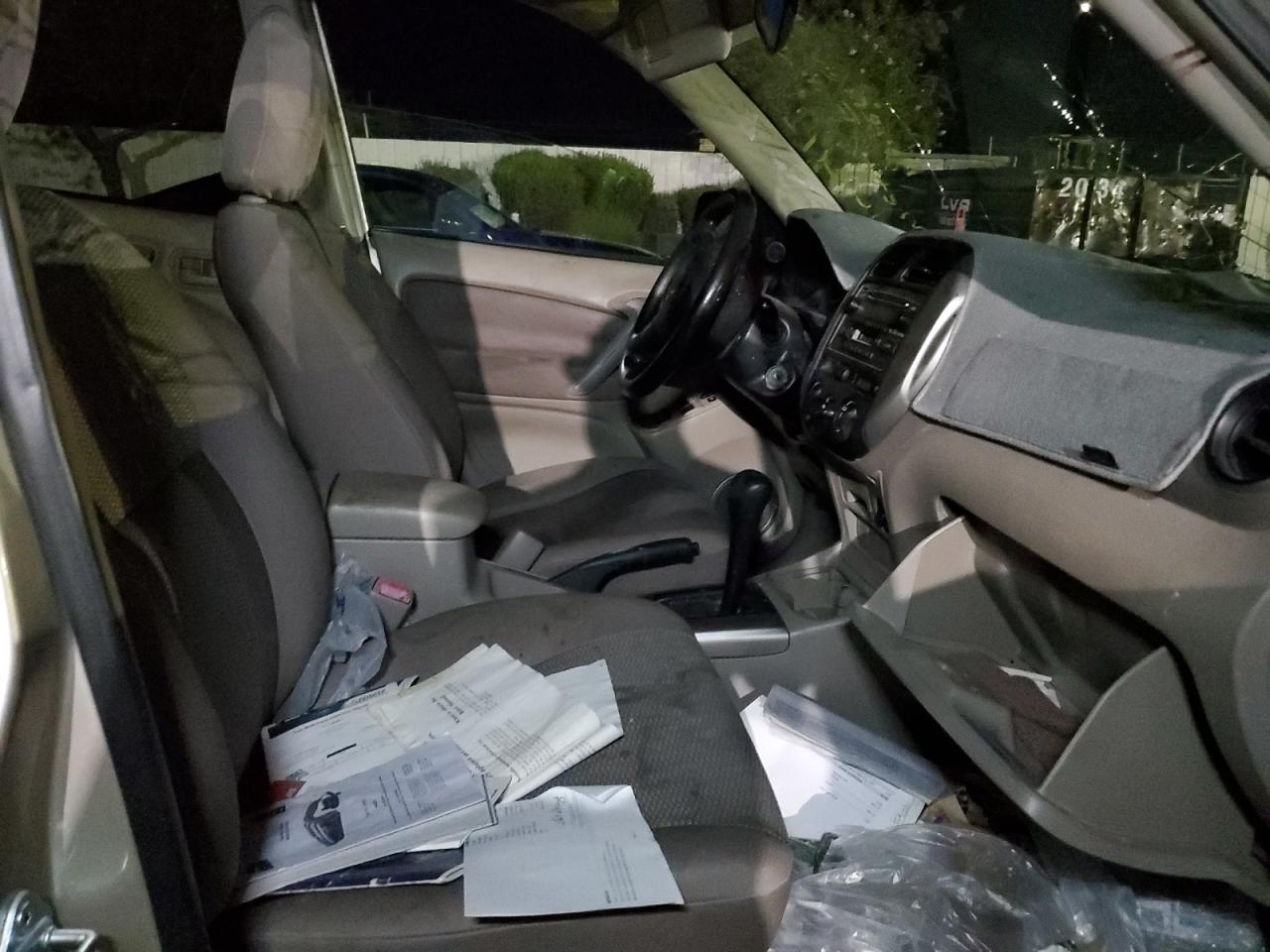 2004 Toyota Rav4 VIN: 026818 Lot: 85203695