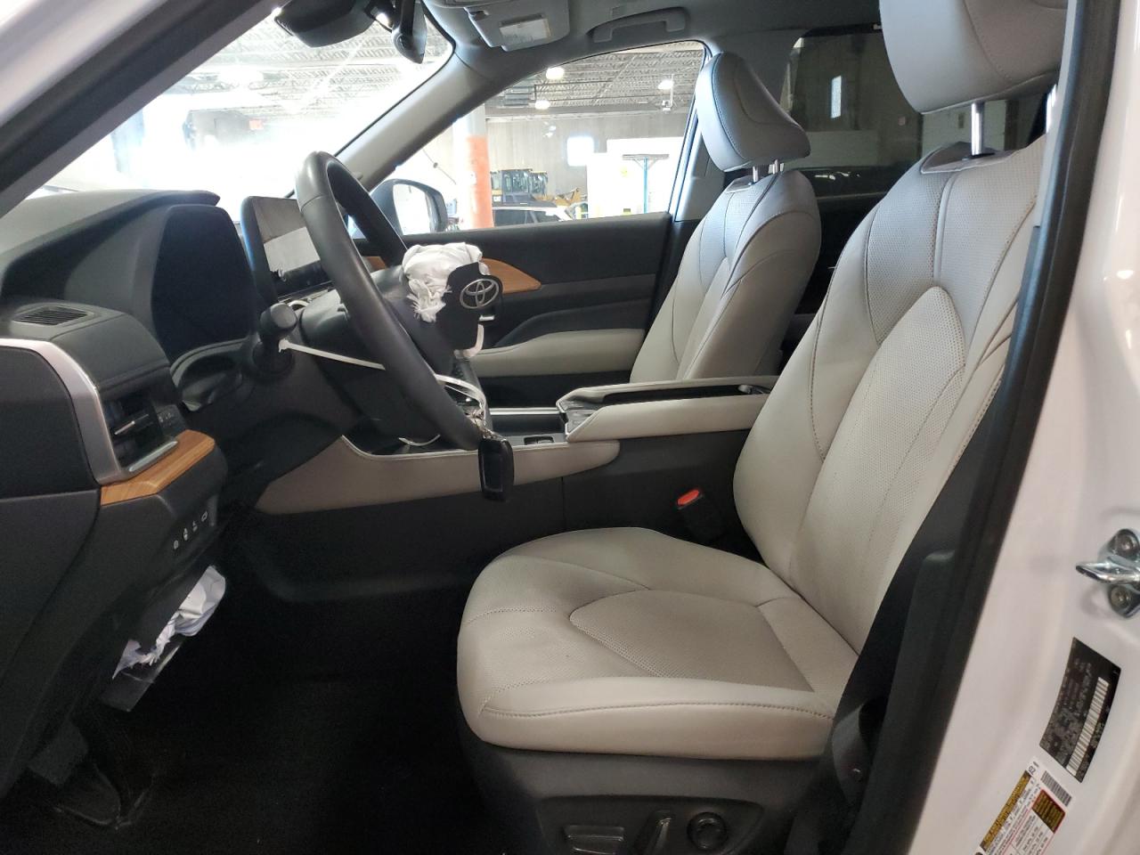 2024 Toyota Grand Highlander Xle VIN: 5TDACAB5XRS024777 Lot: 82285815