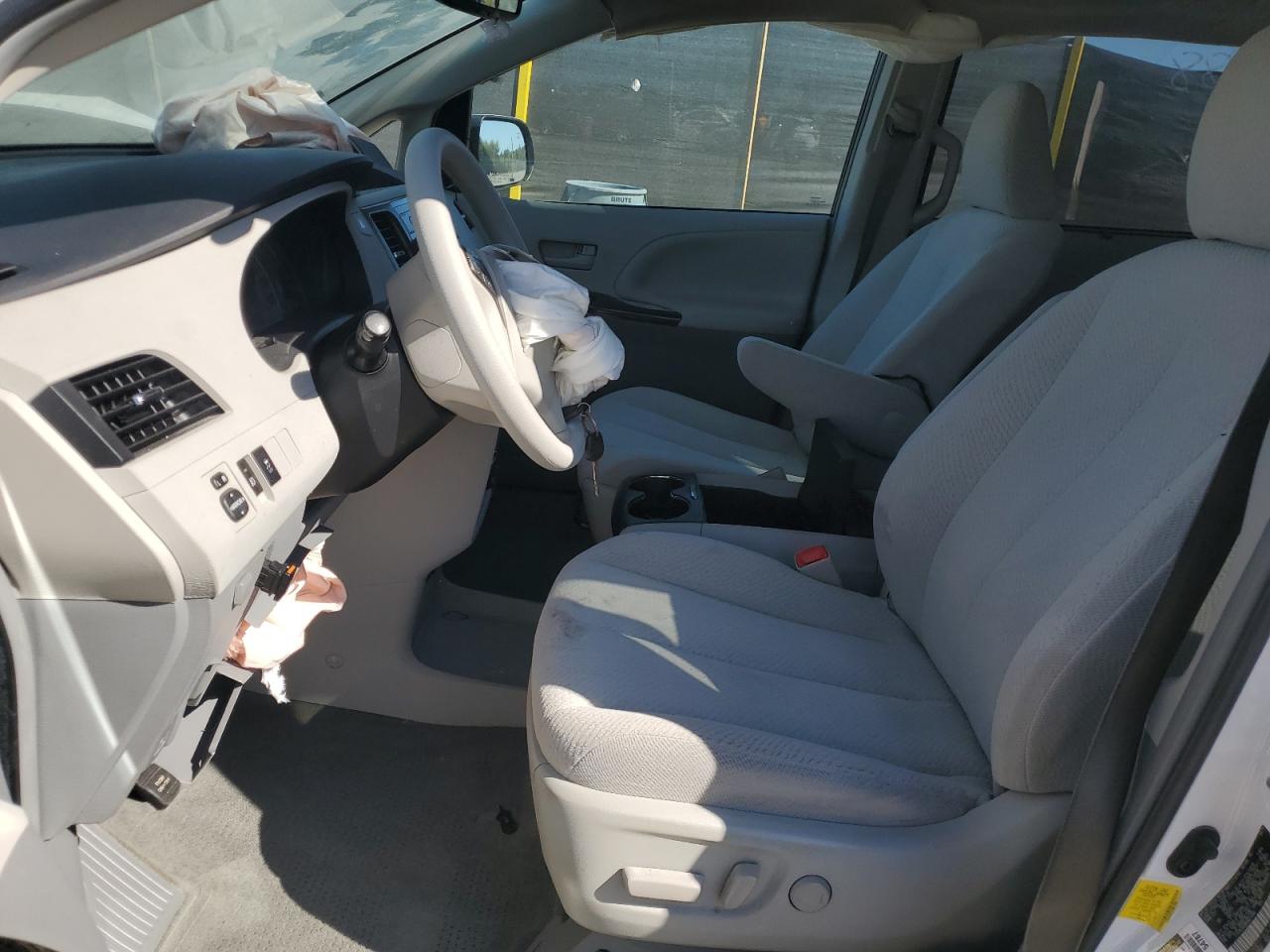 2012 Toyota Sienna Le VIN: 5TDJK3DC8CS031888 Lot: 82369735