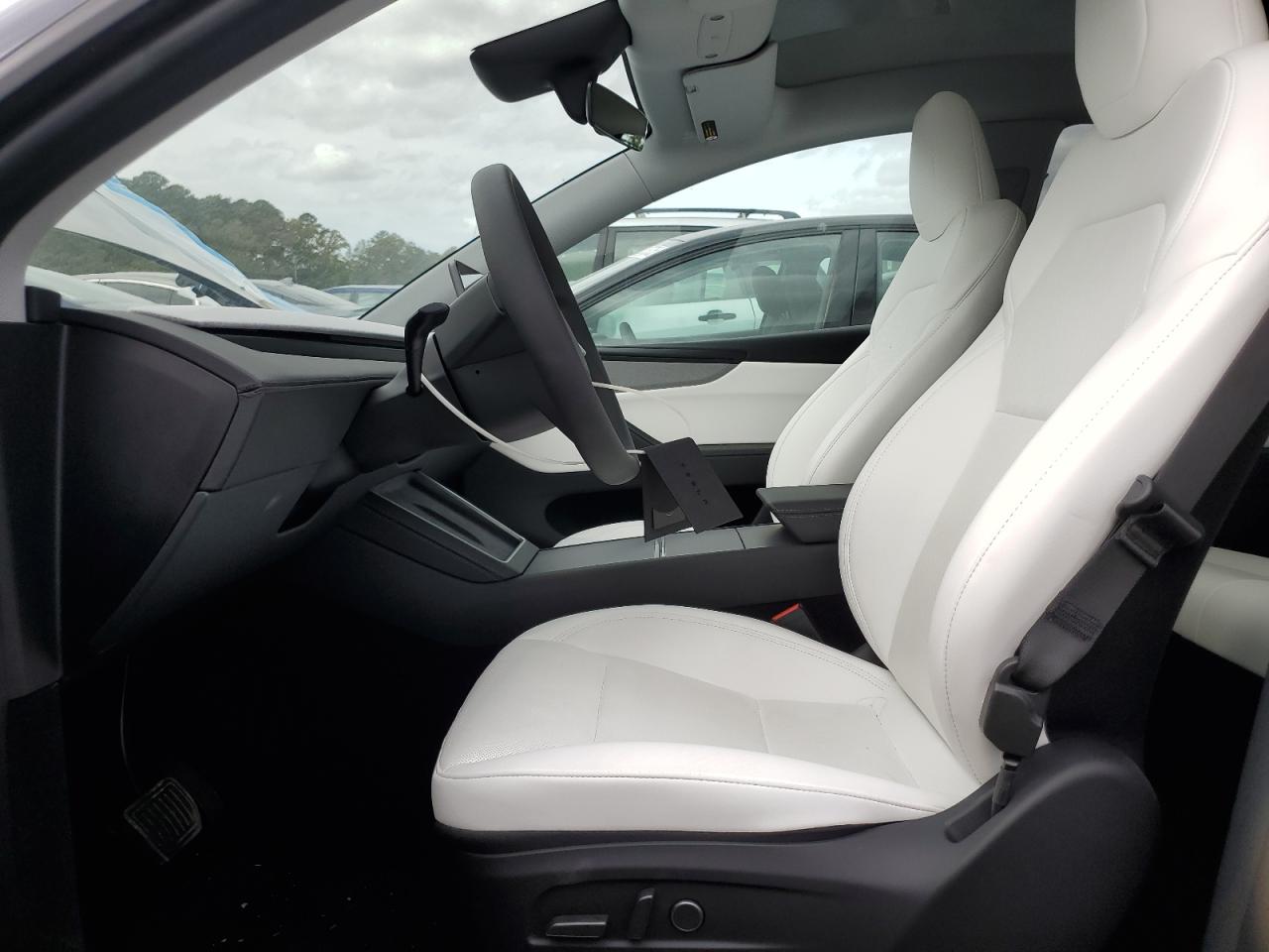 2026 Tesla Model Y VIN: 7SAYGDED7TA433015 Lot: 84392835