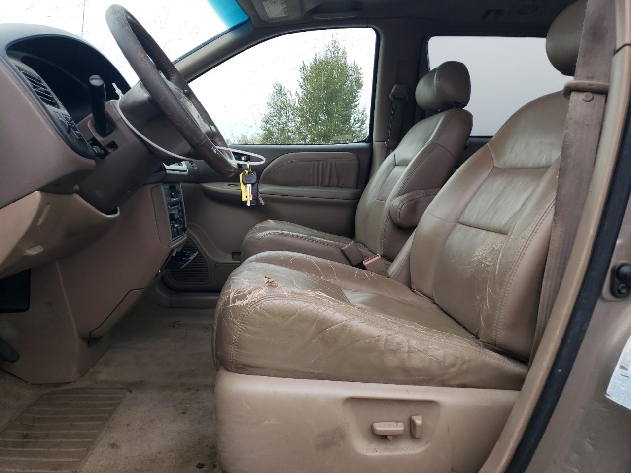 1998 Toyota Sienna Le VIN: 4T3ZF13C5WU057946 Lot: 82632275