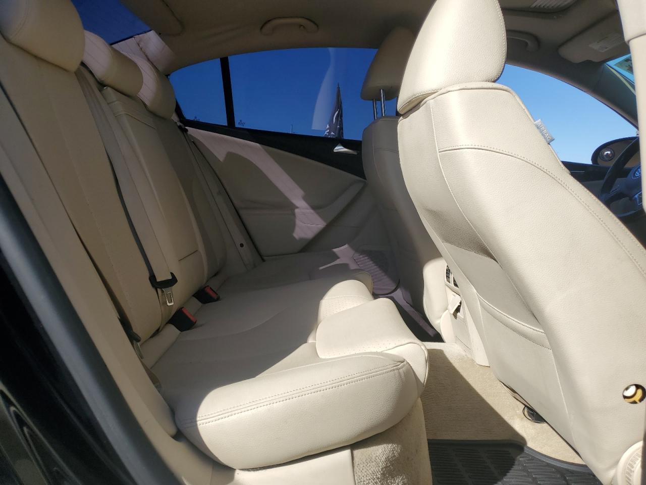 2010 Volkswagen Passat Komfort VIN: WVWJK7AN1AE068796 Lot: 82408025