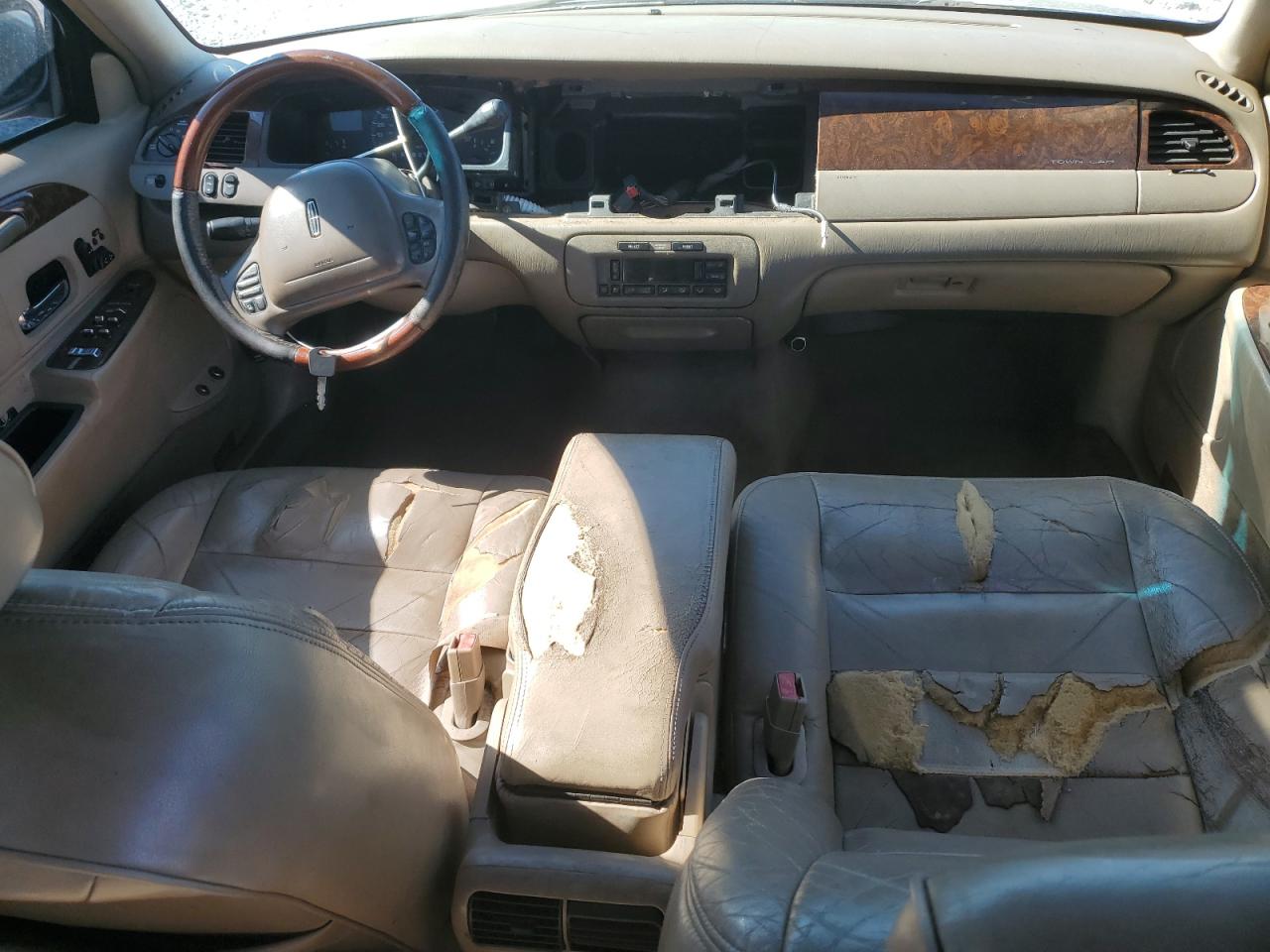 2002 Lincoln Town Car Signature VIN: 1LNHM82W52Y668089 Lot: 89488895