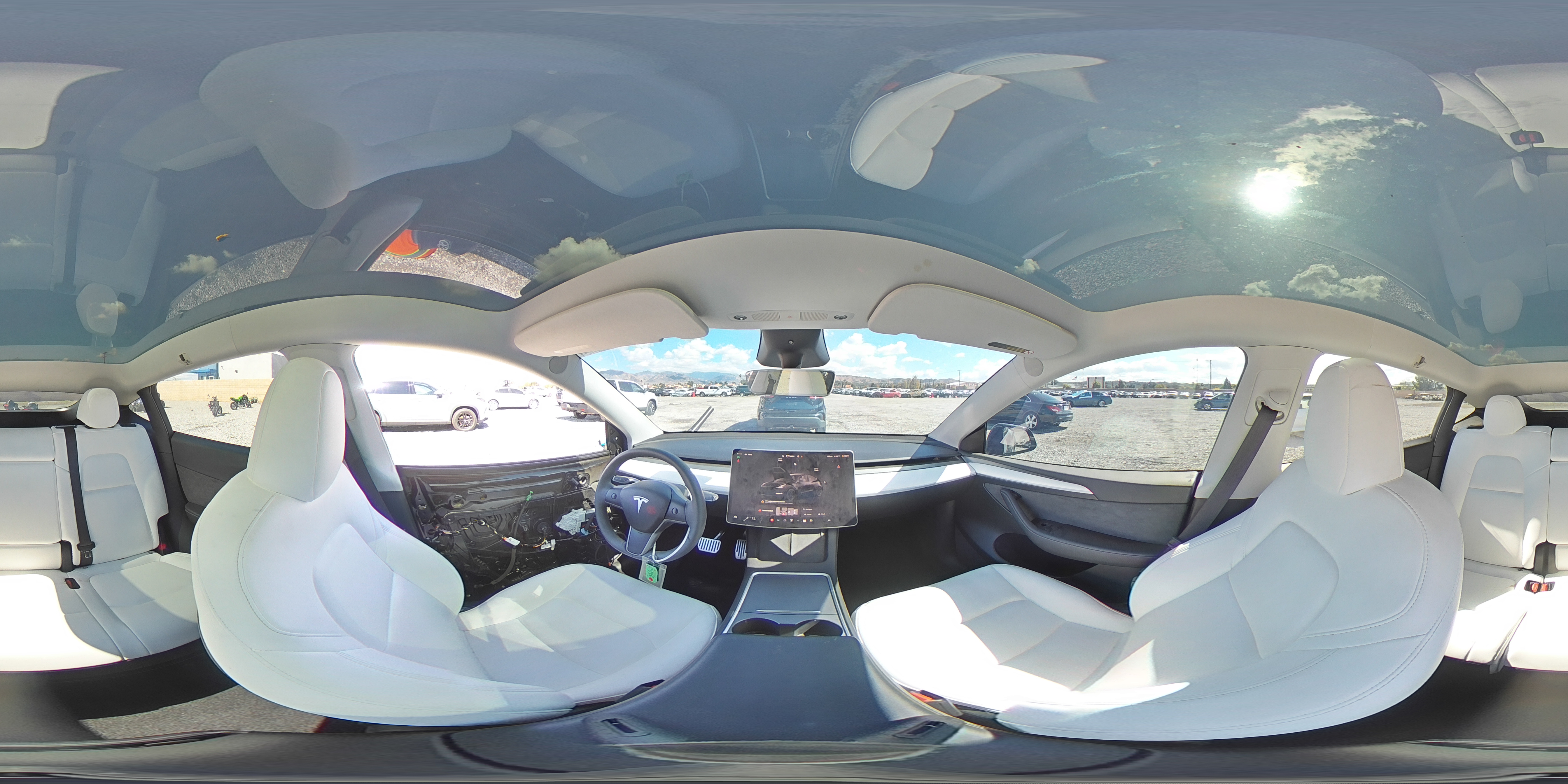 2024 Tesla Model Y VIN: 7SAYGAEE4RF982772 Lot: 85946255