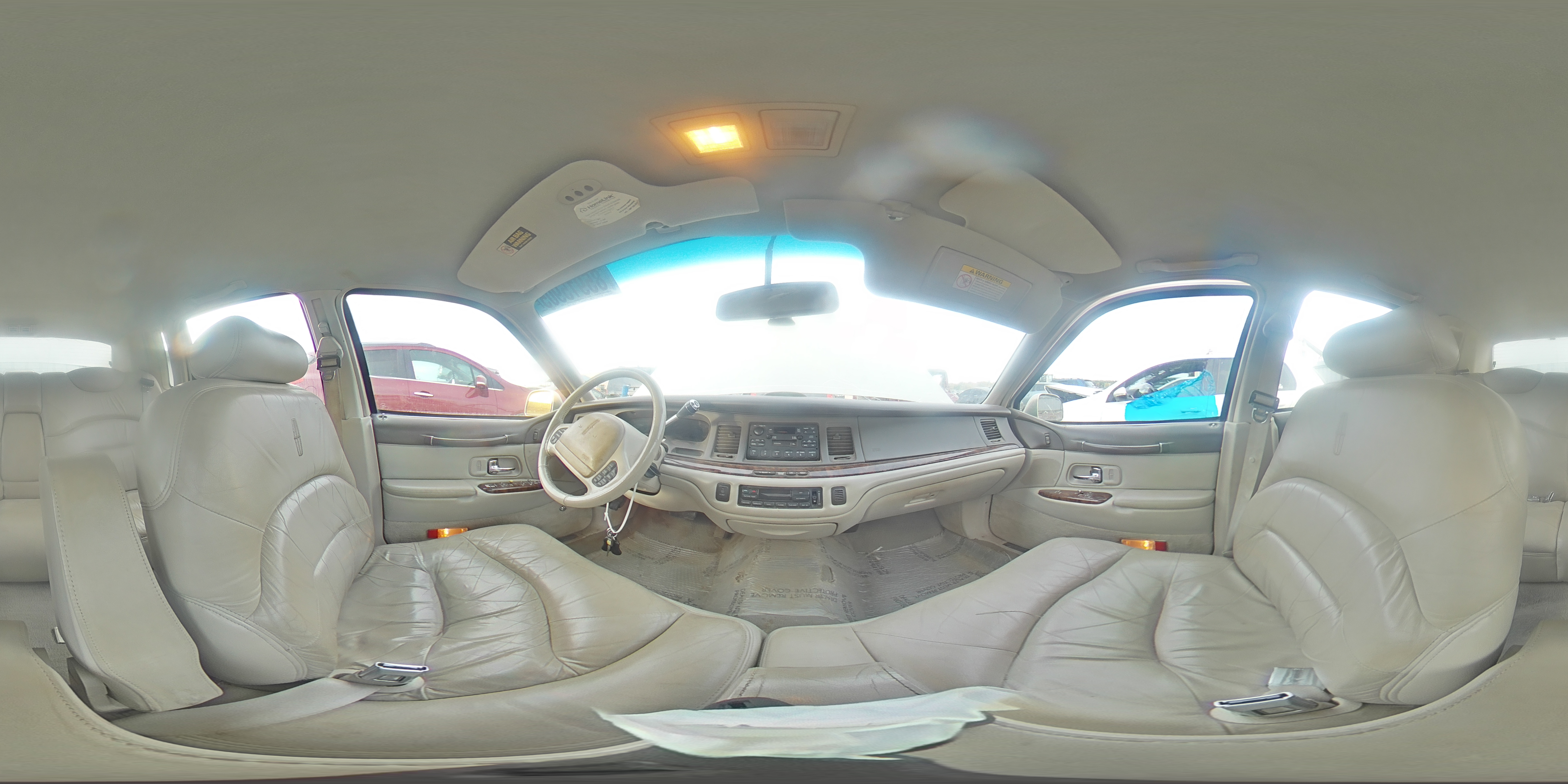 1997 Lincoln Town Car Signature VIN: 1LNLM82W1VY741585 Lot: 85915905