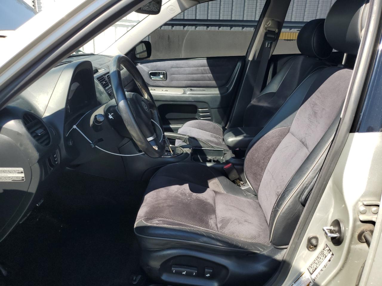 2004 Lexus Is 300 VIN: JTHBD192240085869 Lot: 85588805