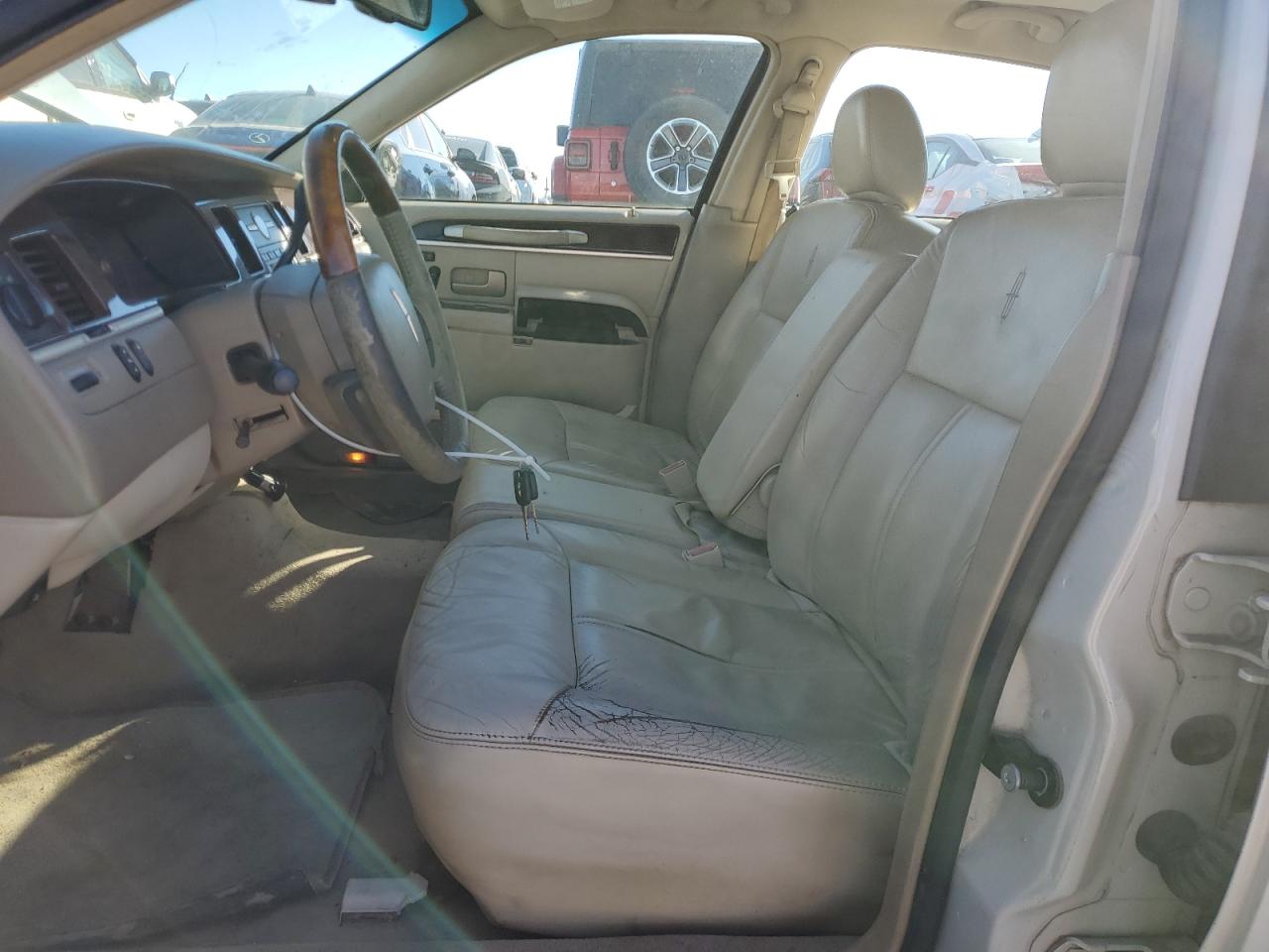 2007 Lincoln Town Car Signature Limited VIN: 1LNHM82W27Y615812 Lot: 82581205