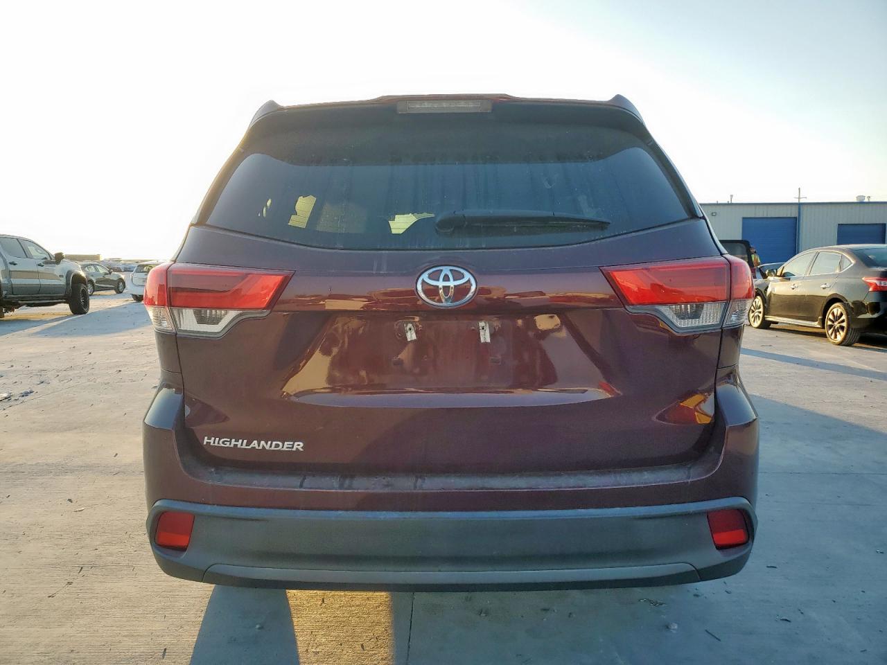 2019 Toyota Highlander Le VIN: 5TDZARFH4KS057887 Lot: 86089335