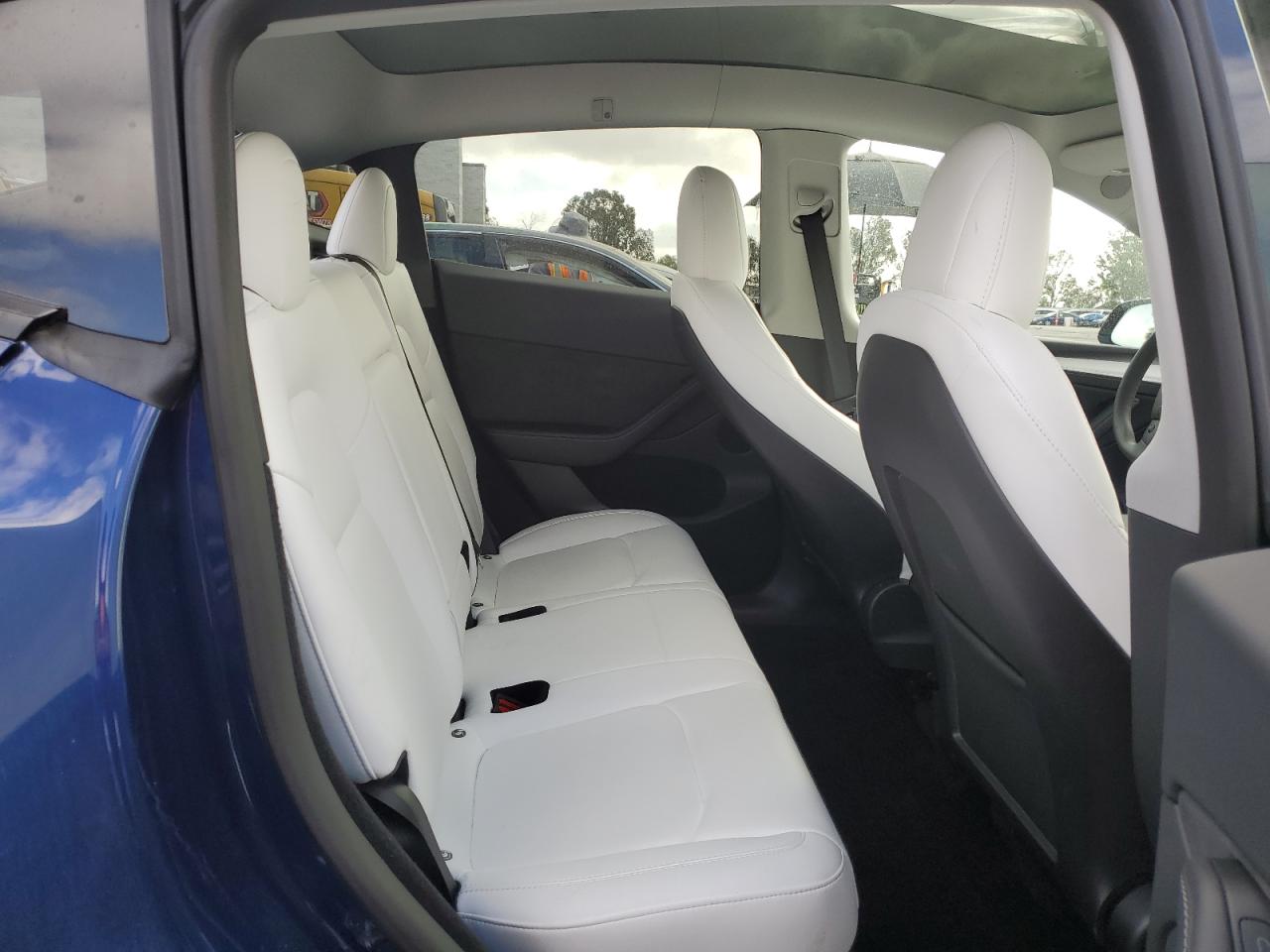 2023 Tesla Model Y VIN: 7SAYGDEE5PF632968 Lot: 81995645