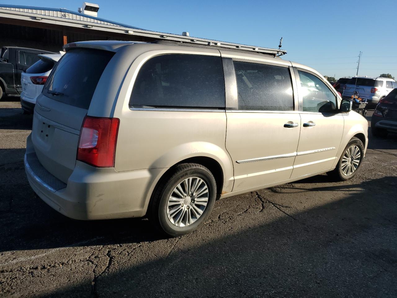 2013 Chrysler Town & Country Touring L gold van flexible 2C4RC1CG7DR537554 photo #4