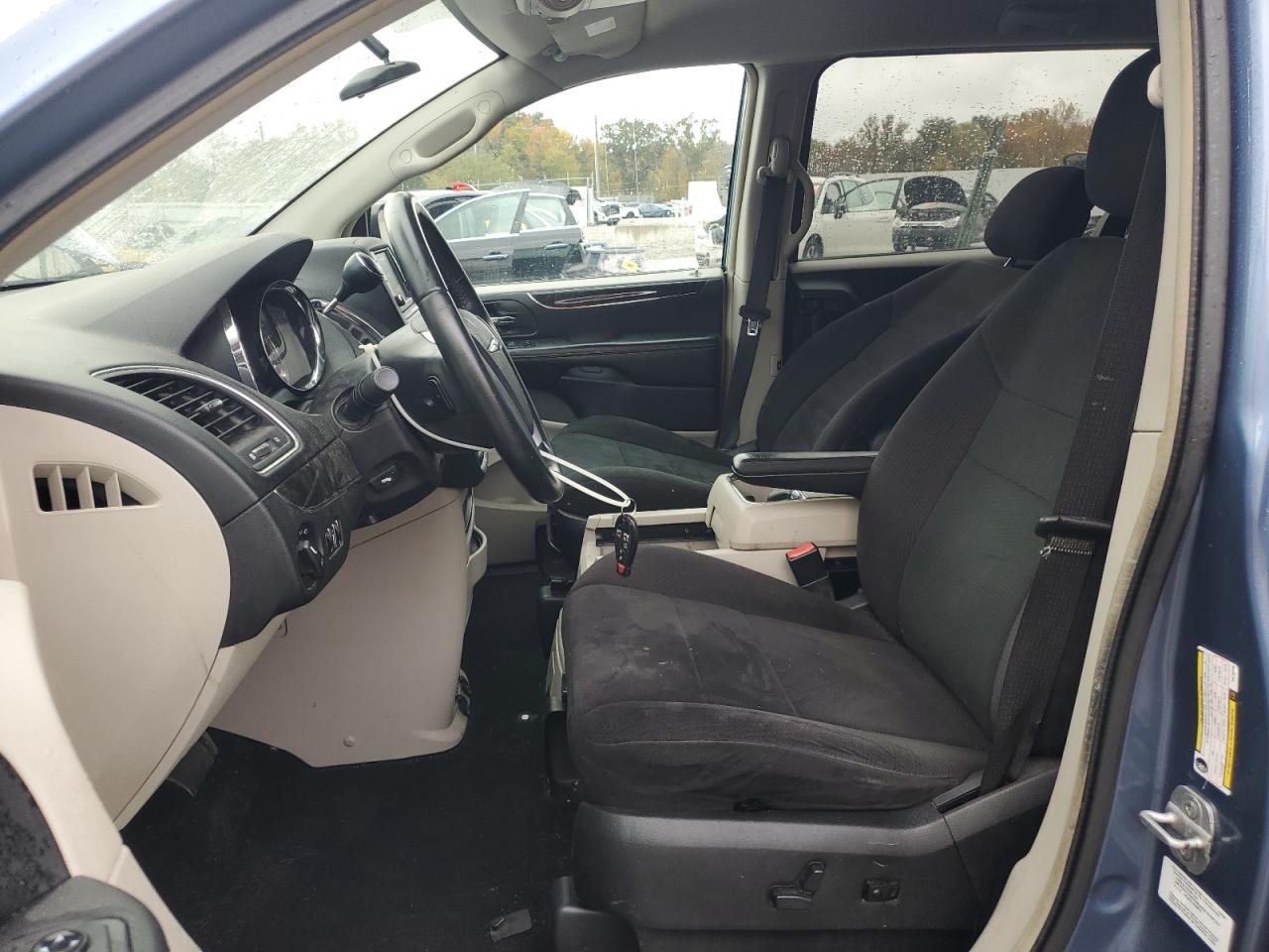 2011 Chrysler Town & Country Touring VIN: 2A4RR5DG2BR765960 Lot: 90048275